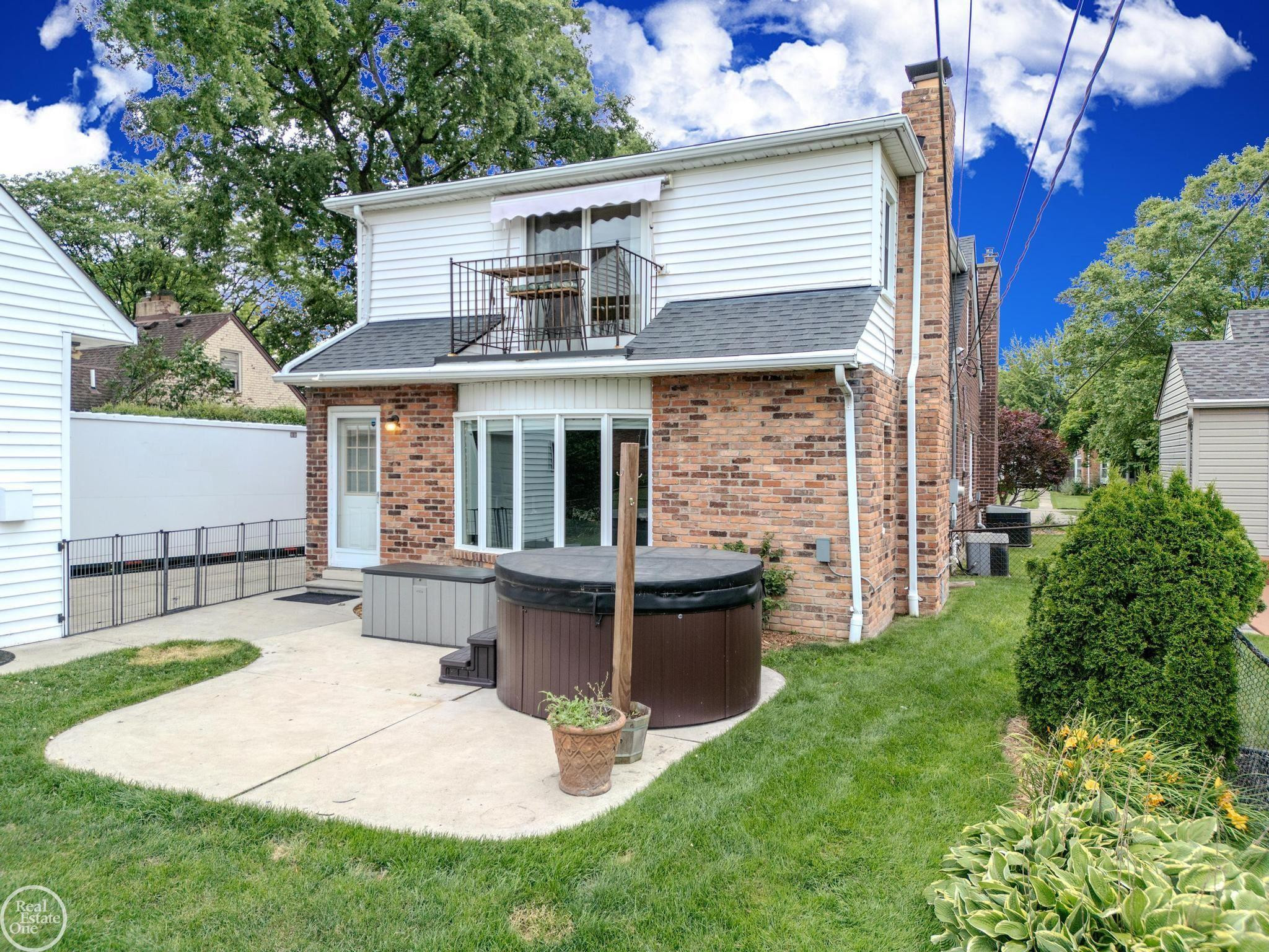 951 HAMPTON Street, Grosse Pointe Woods, MI 48236 — Photo 61