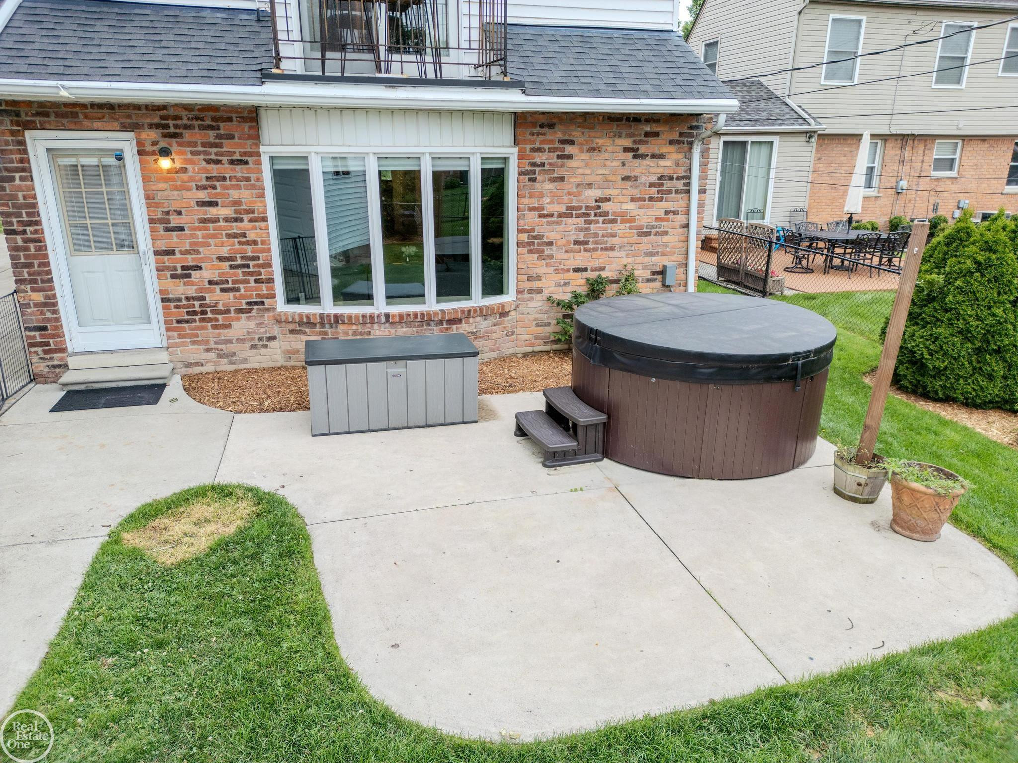 951 HAMPTON Street, Grosse Pointe Woods, MI 48236 — Photo 62