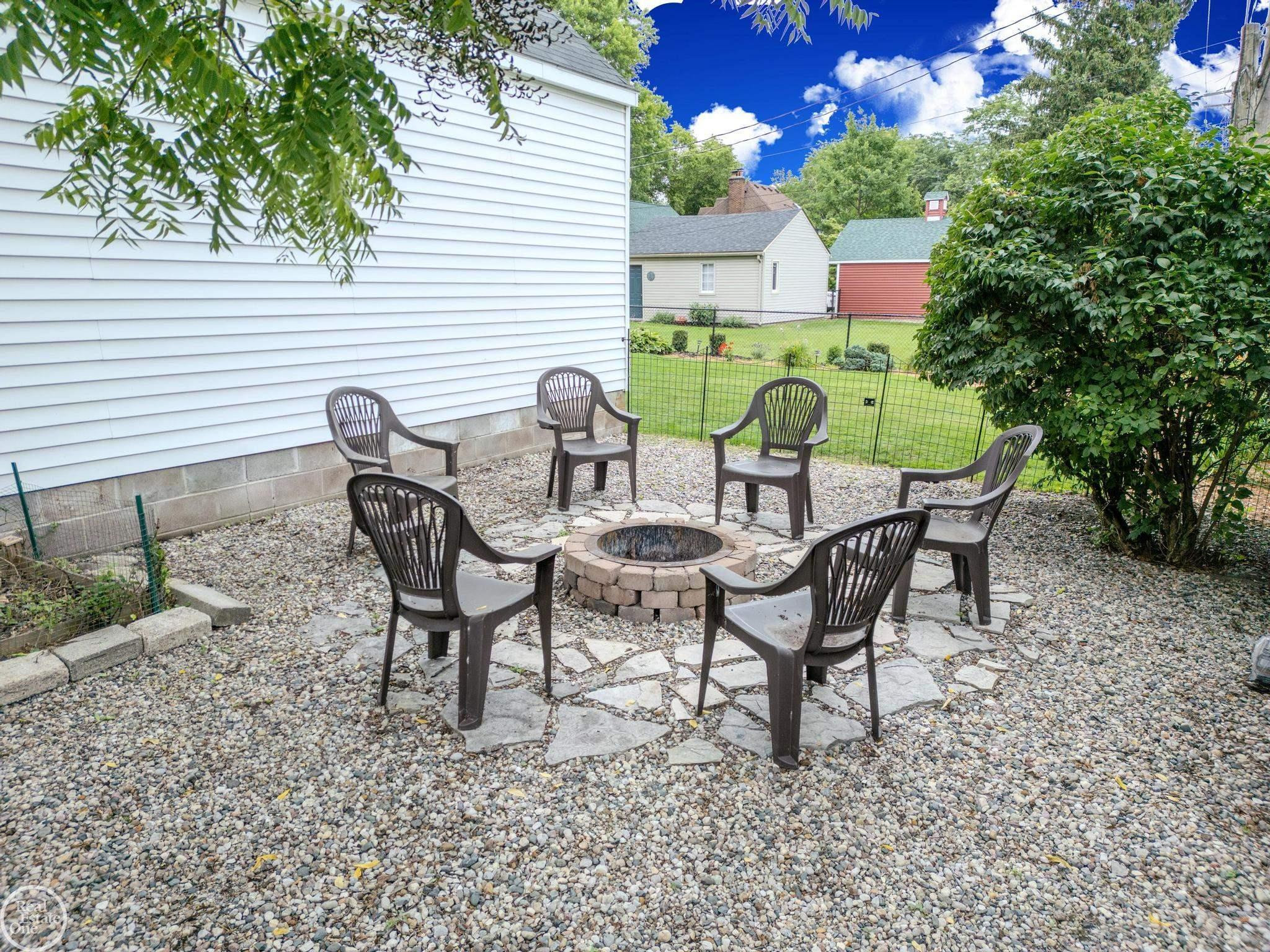 951 HAMPTON Street, Grosse Pointe Woods, MI 48236 — Photo 63