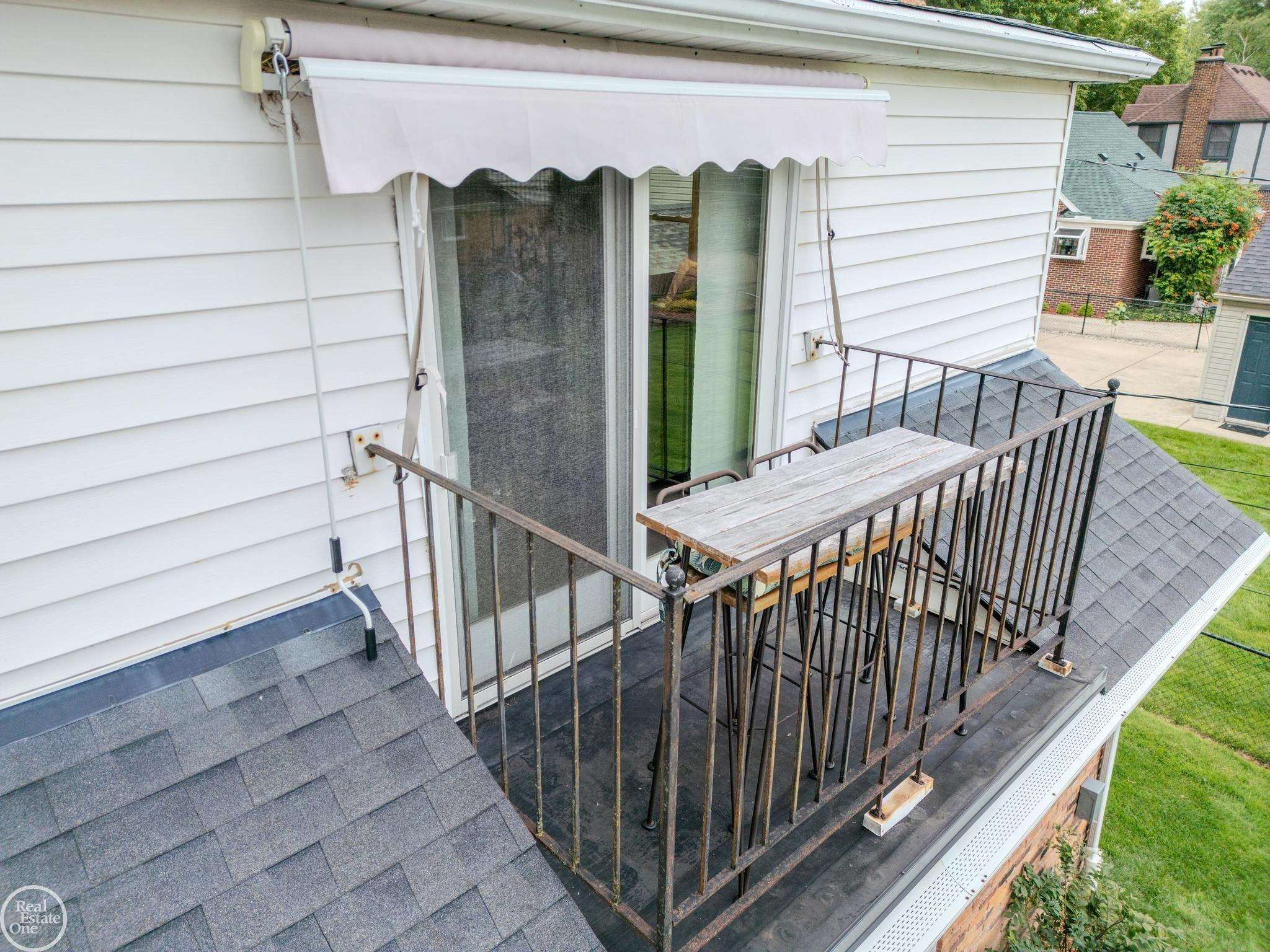 951 HAMPTON Street, Grosse Pointe Woods, MI 48236 — Photo 65