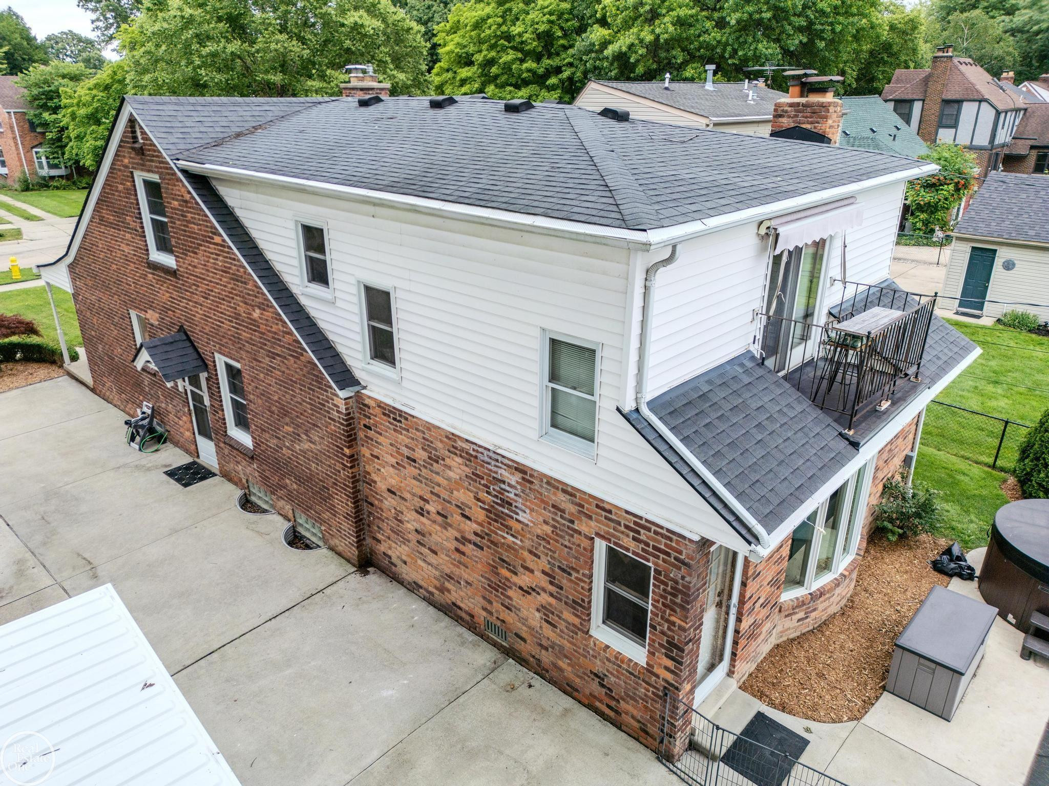951 HAMPTON Street, Grosse Pointe Woods, MI 48236 — Photo 68