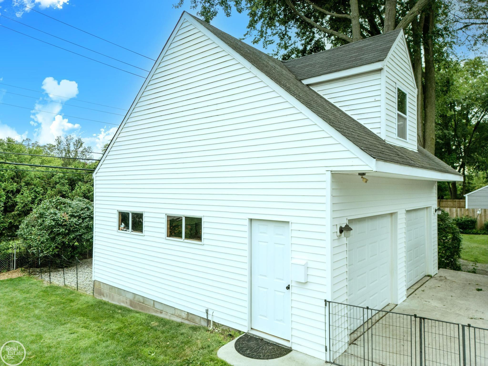 951 HAMPTON Street, Grosse Pointe Woods, MI 48236 — Photo 69