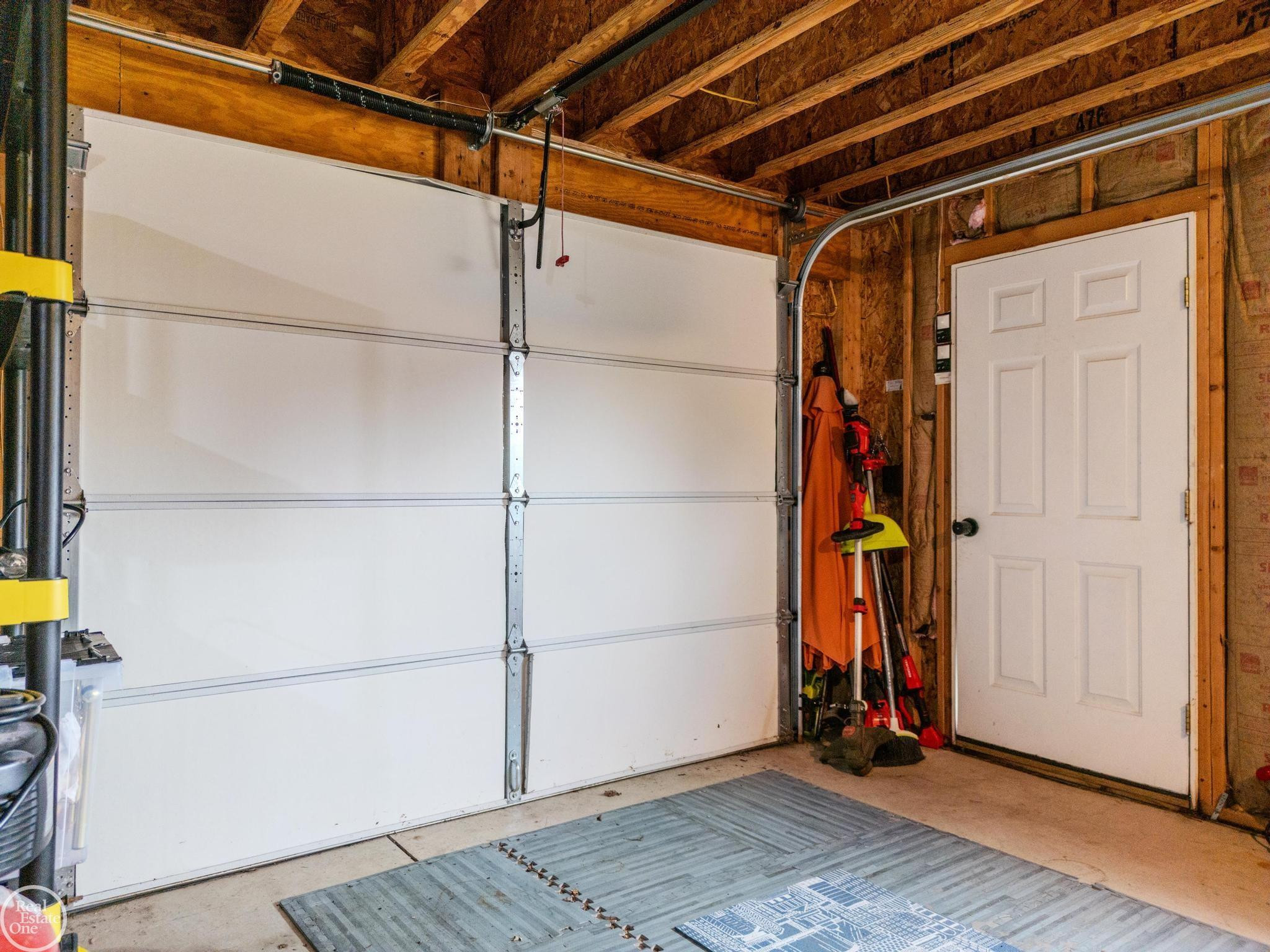 951 HAMPTON Street, Grosse Pointe Woods, MI 48236 — Photo 73