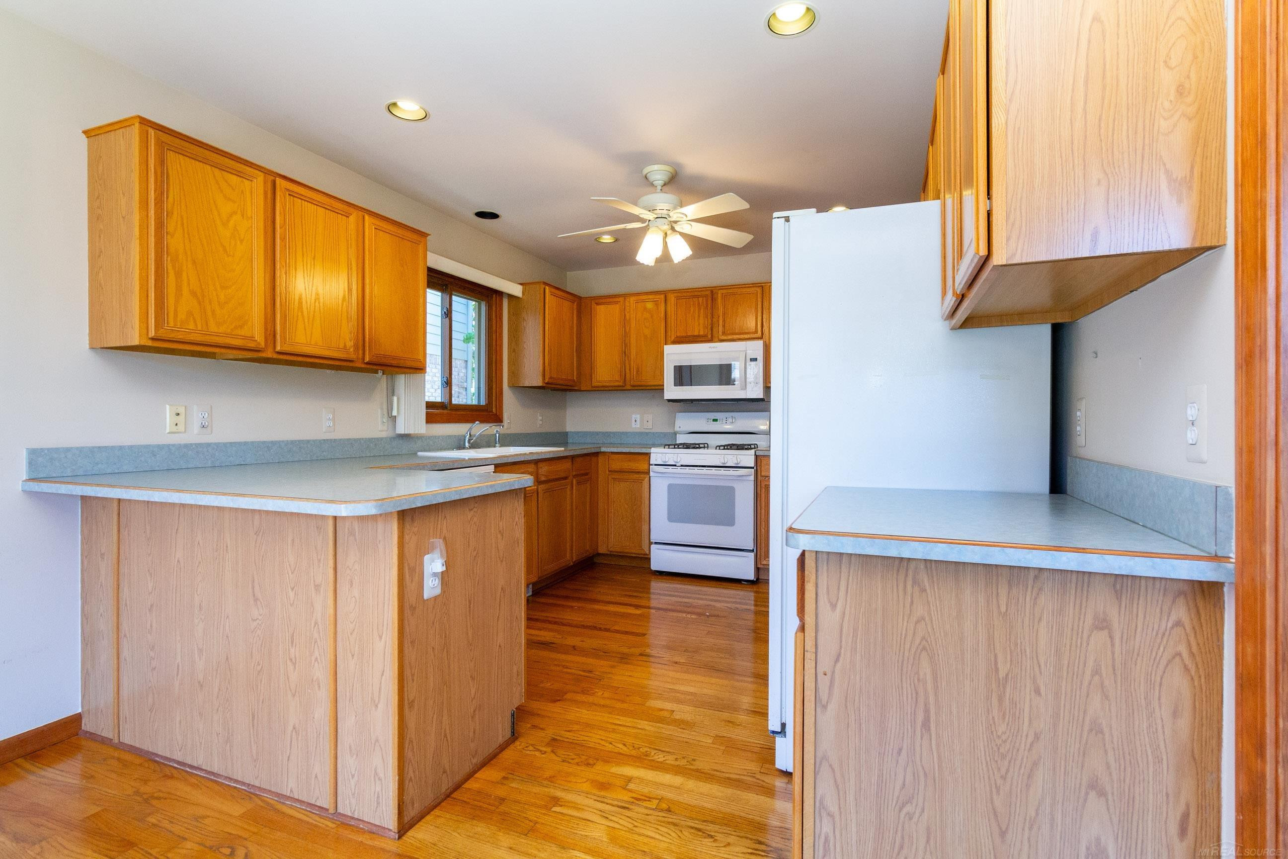 52538 Covecreek Drive, Macomb, MI 48044 — Photo 16