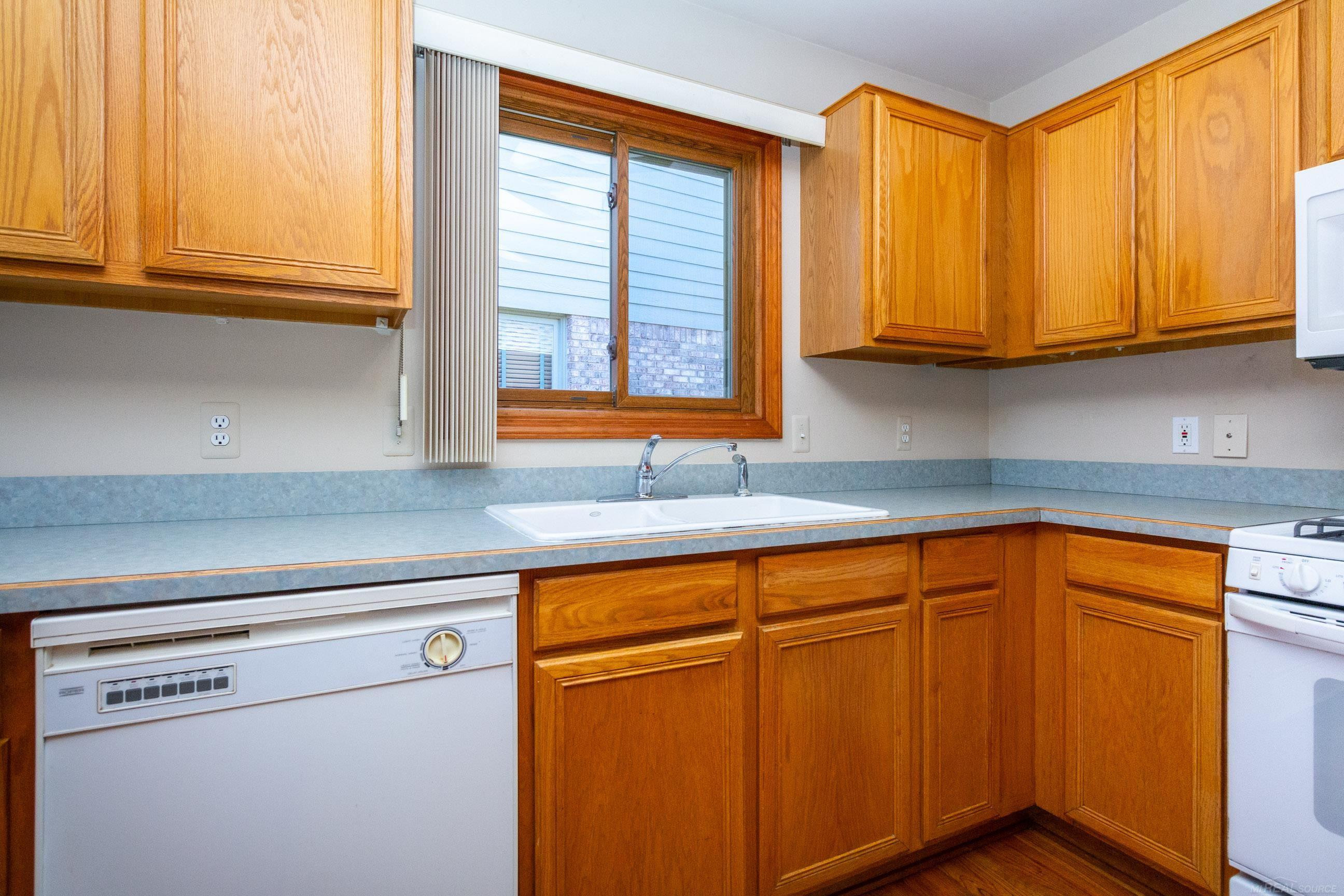 52538 Covecreek Drive, Macomb, MI 48044 — Photo 18