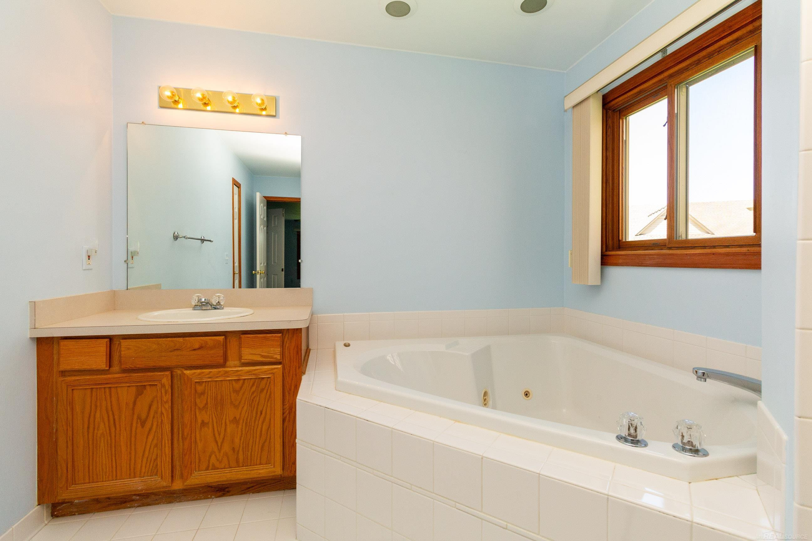 52538 Covecreek Drive, Macomb, MI 48044 — Photo 24