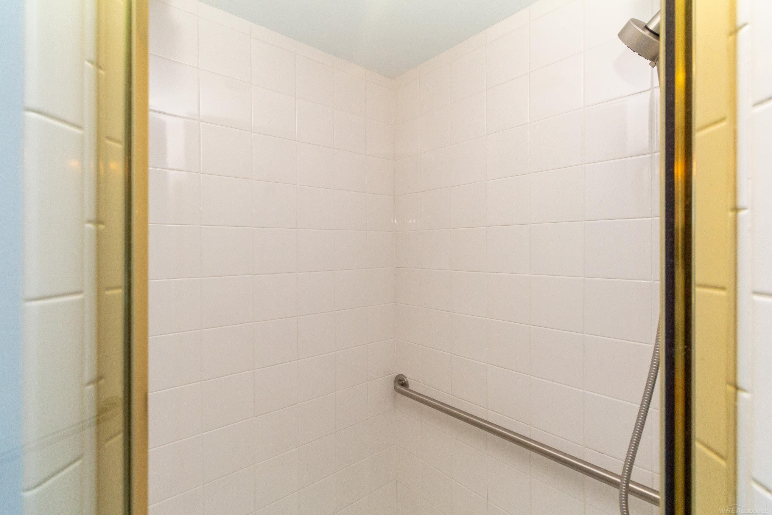 52538 Covecreek Drive, Macomb, MI 48044 — Photo 25