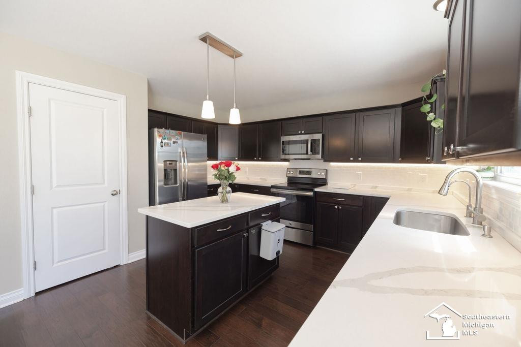 7538 Iris Drive, Temperance, MI 48182 — Photo 16