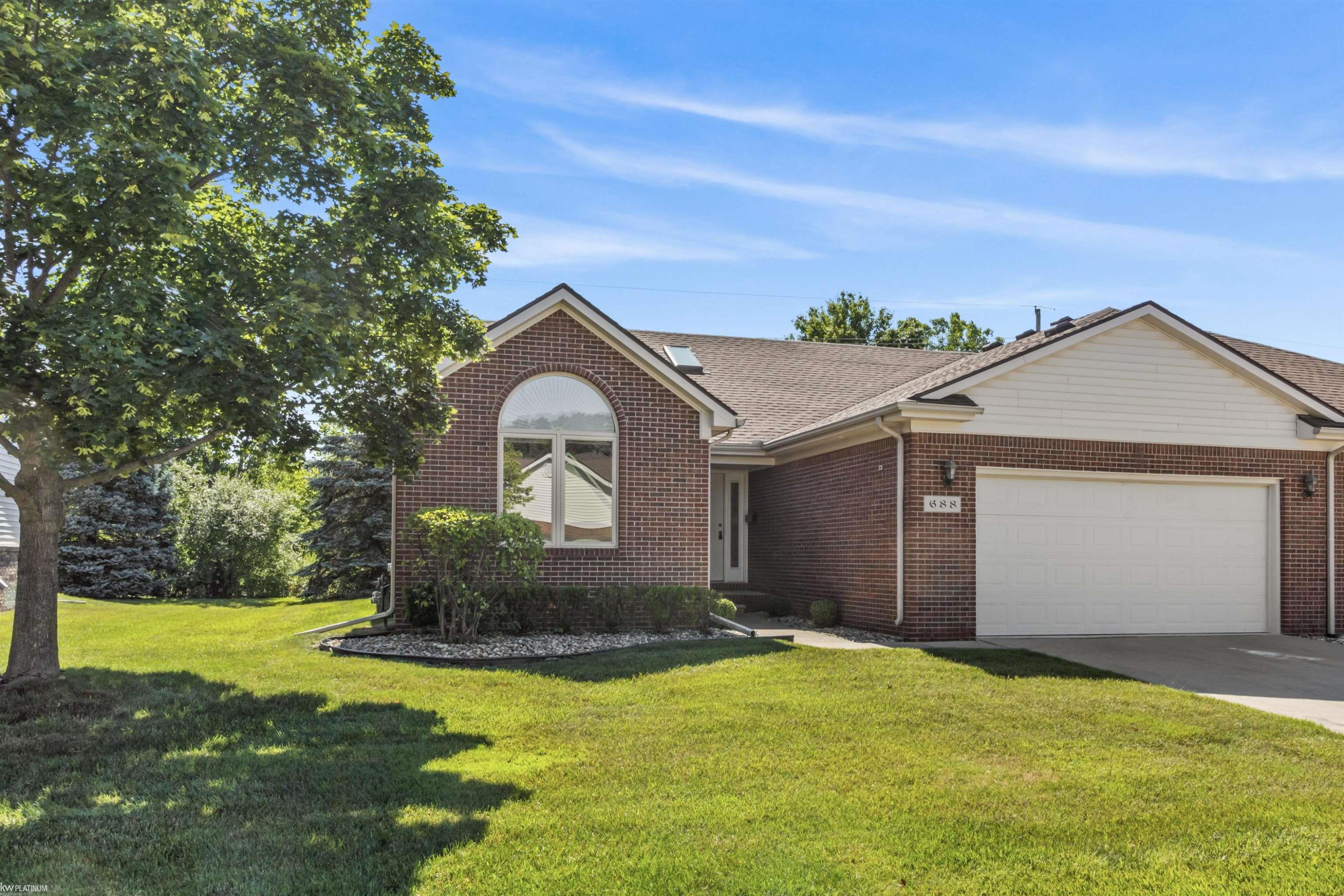 688 Snowbird Circle, MI 48079 — Photo 2