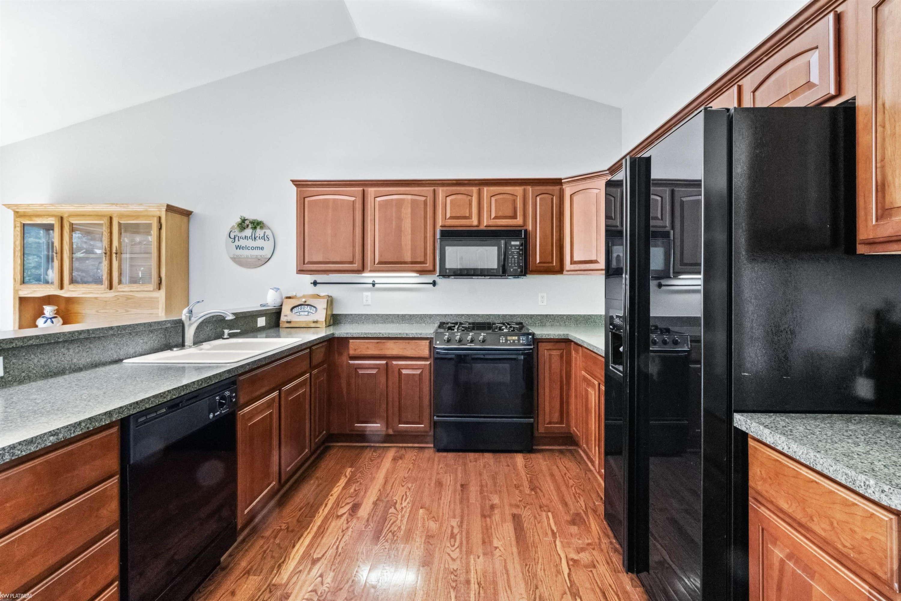 688 Snowbird Circle, MI 48079 — Photo 16