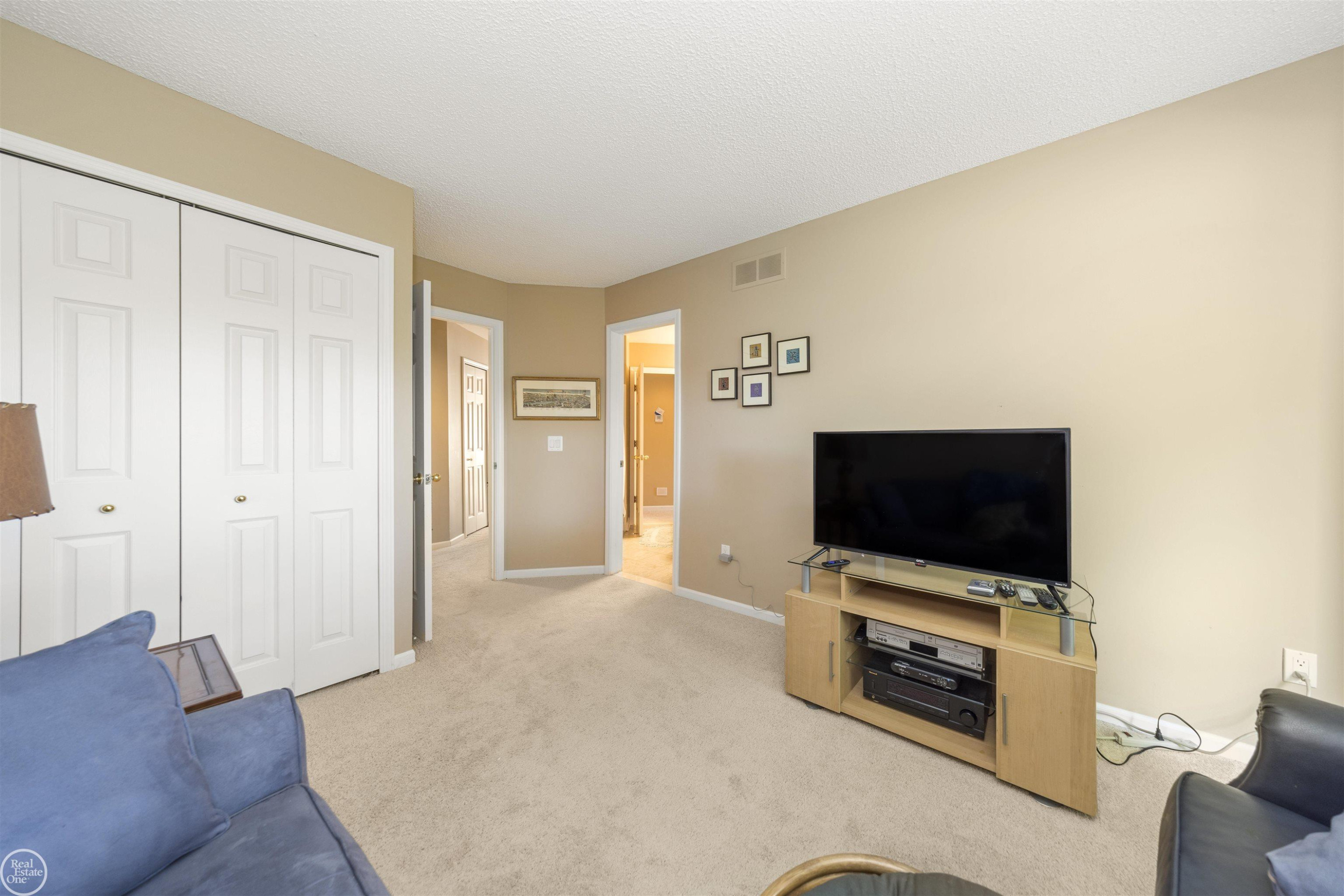 29486 Cove Creek Lane, 29, Farmington Hills, MI 48334 — Photo 27
