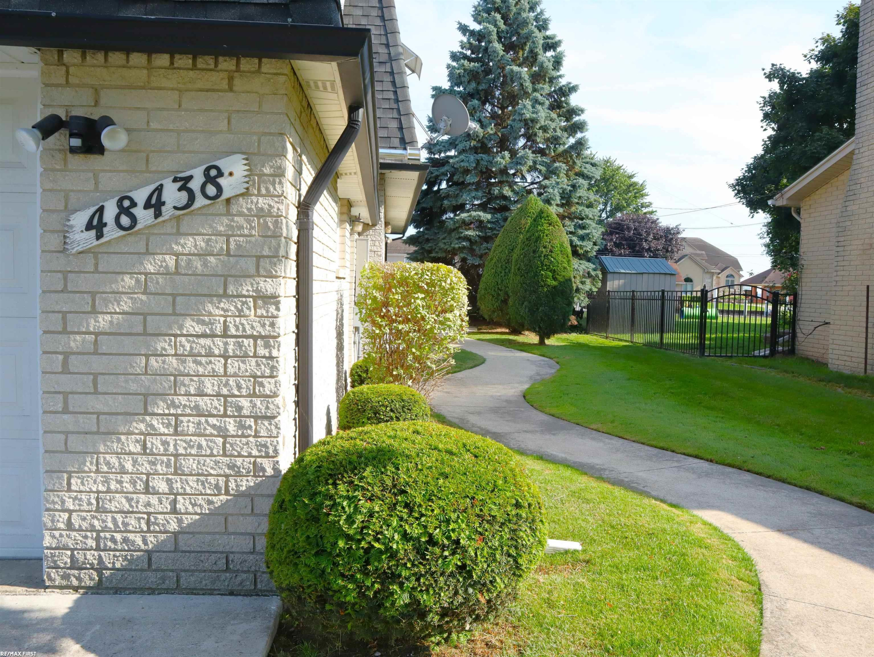 48438 Jefferson Avenue, Chesterfield, MI 48047 — Photo 4