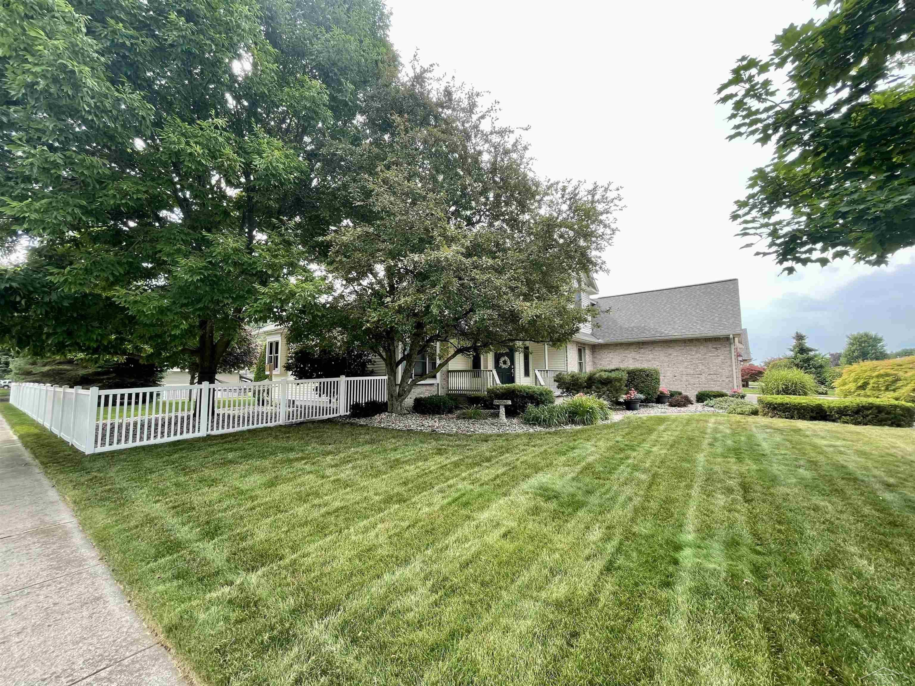 401 Ireland Court, Auburn, MI 48611 — Photo 3