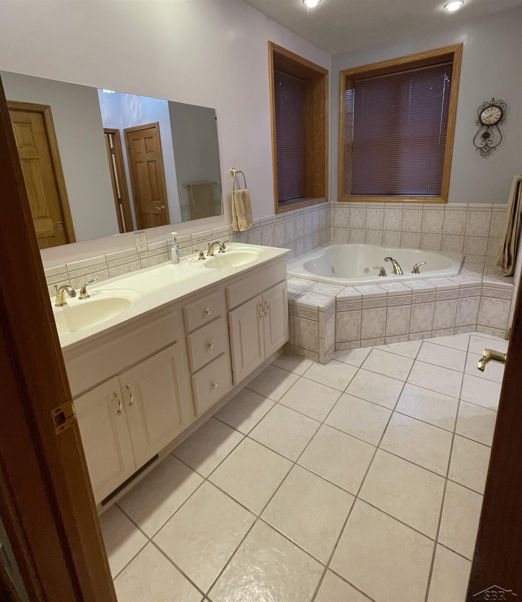 401 Ireland Court, Auburn, MI 48611 — Photo 14