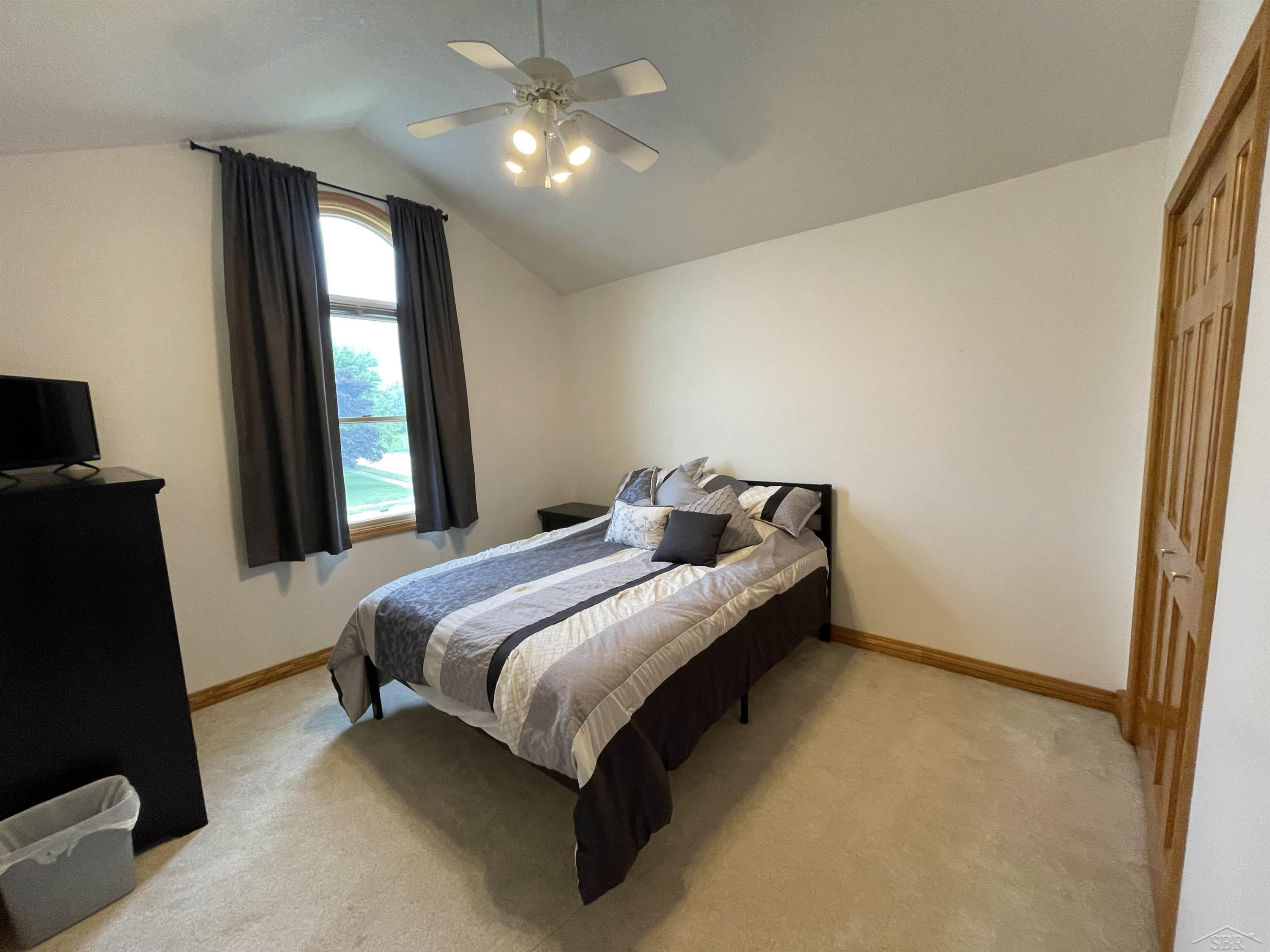 401 Ireland Court, Auburn, MI 48611 — Photo 18