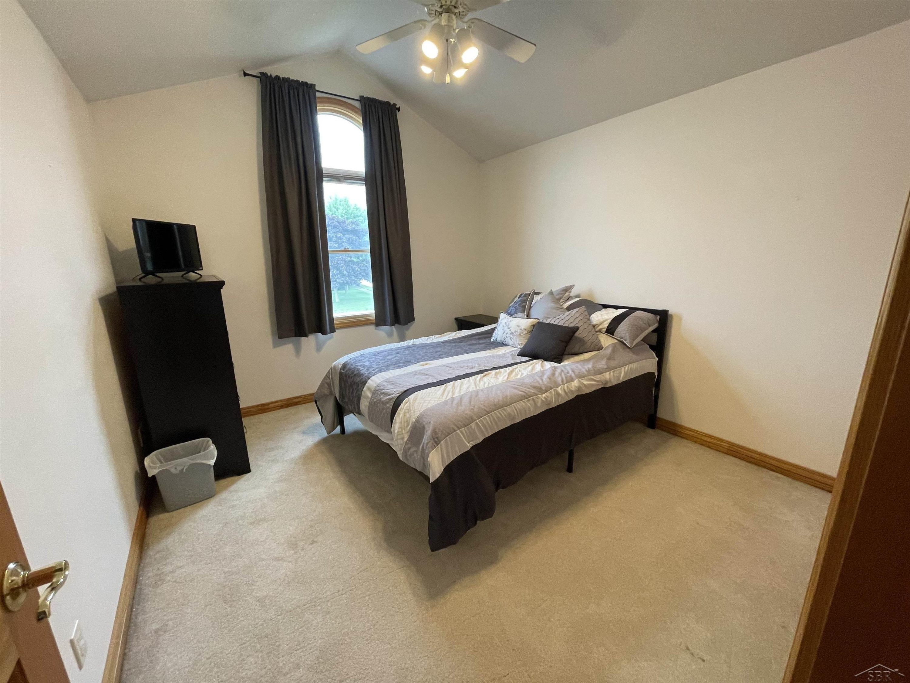 401 Ireland Court, Auburn, MI 48611 — Photo 23