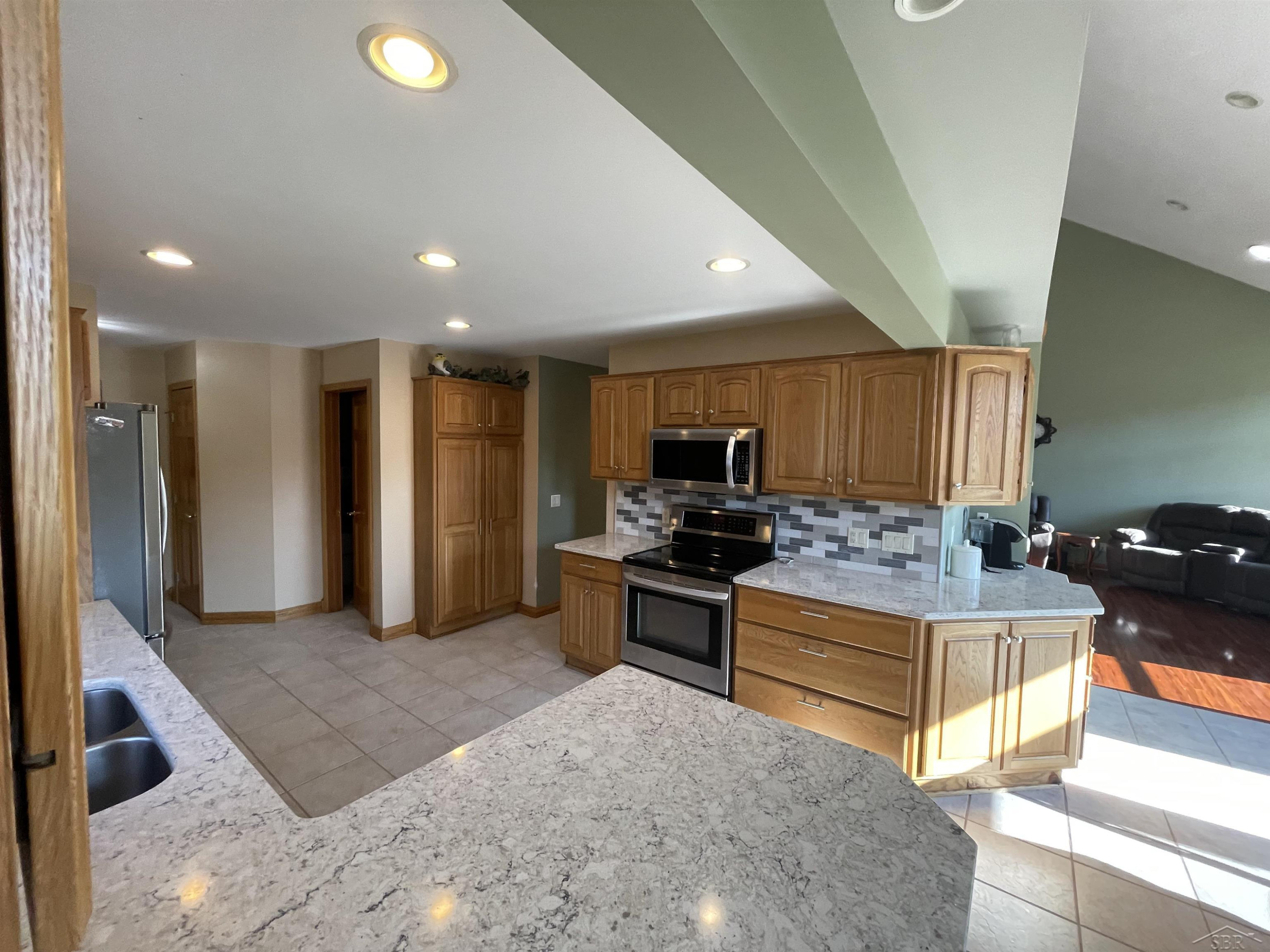 401 Ireland Court, Auburn, MI 48611 — Photo 24
