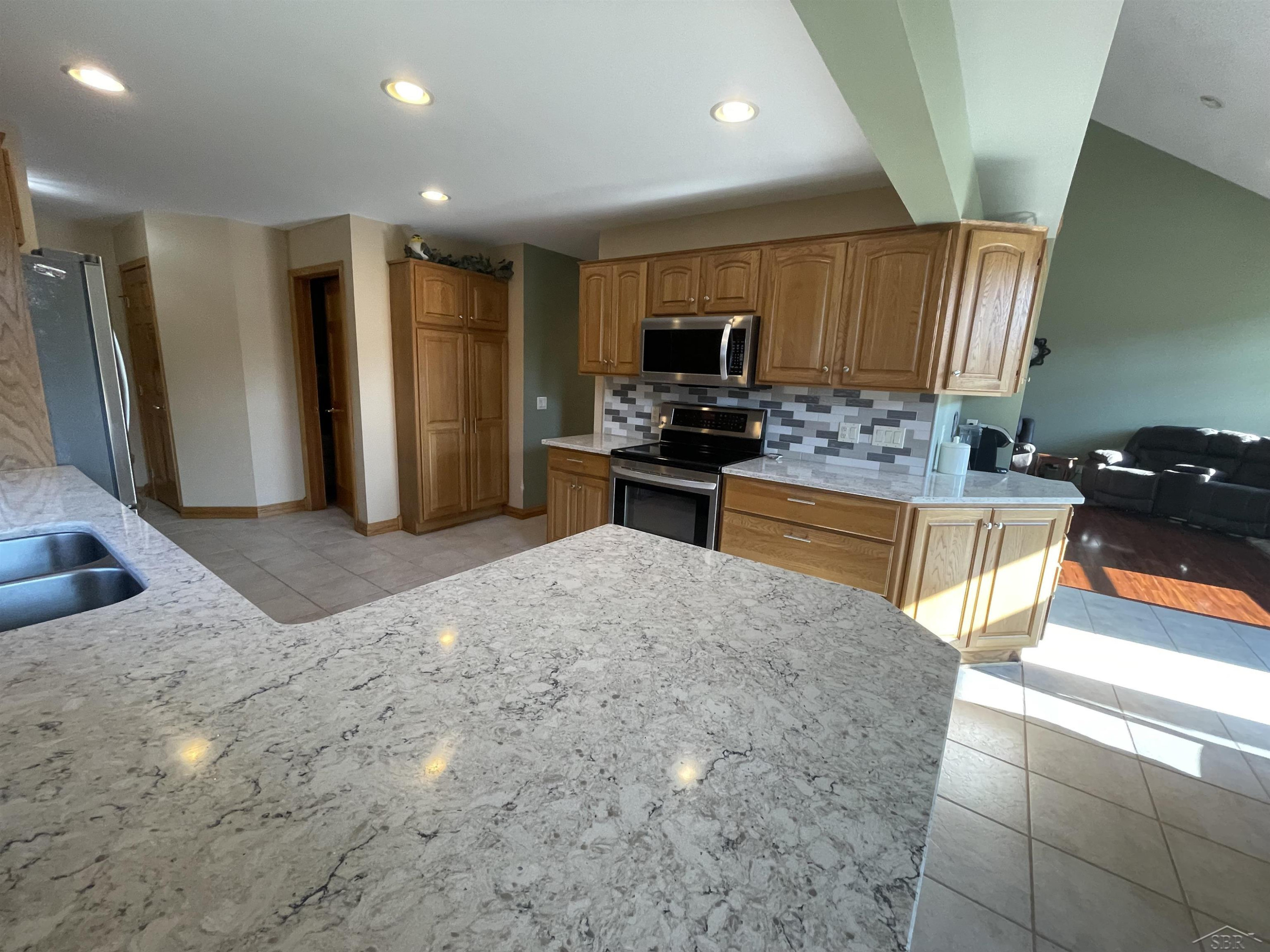 401 Ireland Court, Auburn, MI 48611 — Photo 28