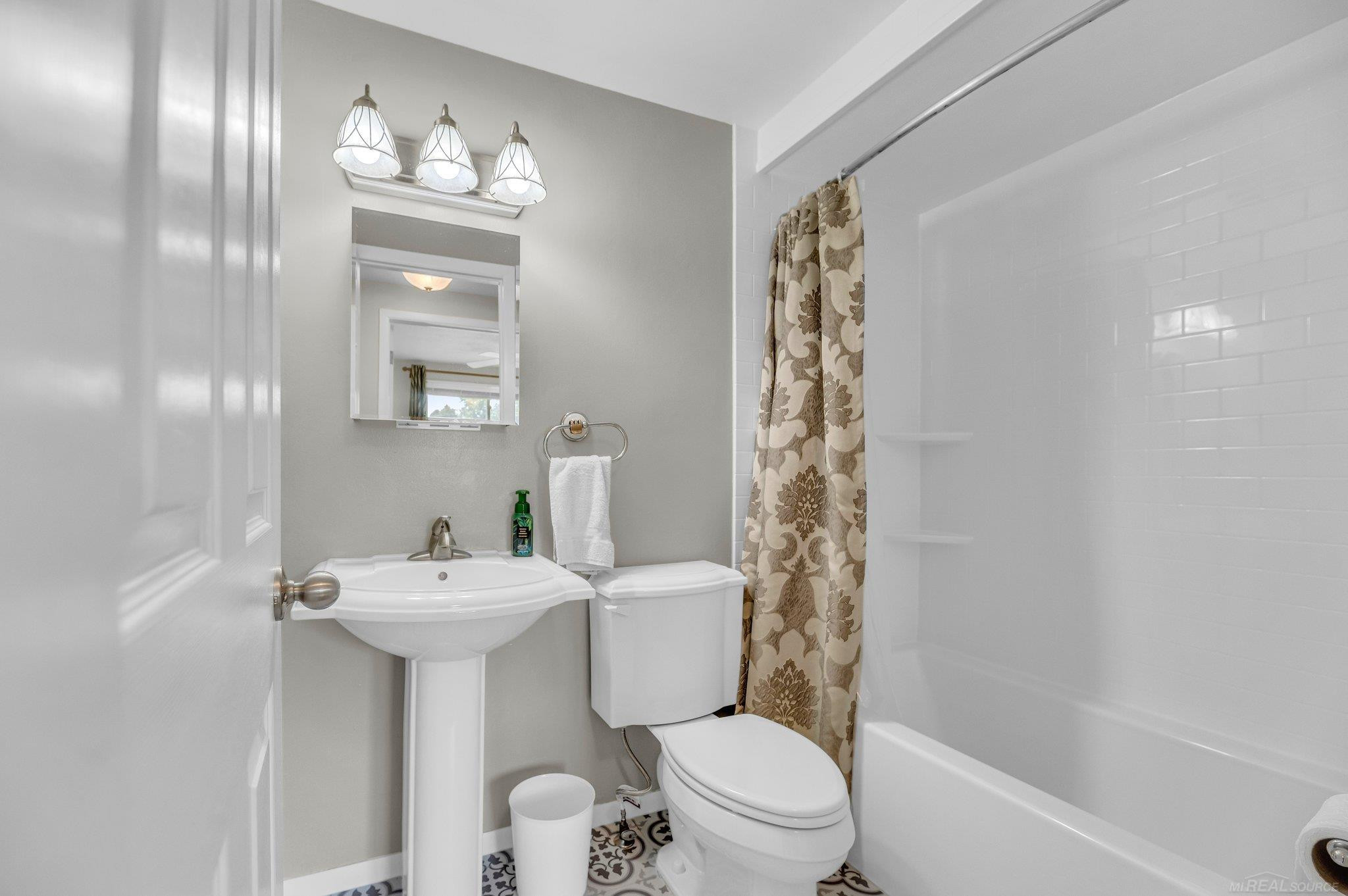 643 Donnalee Drive, Monroe, MI 48162 — Photo 14