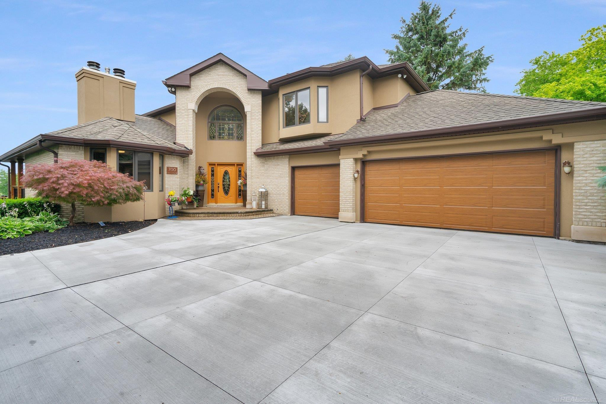 700 Lakes Edge Drive, Oxford, MI 48371 — front exterior