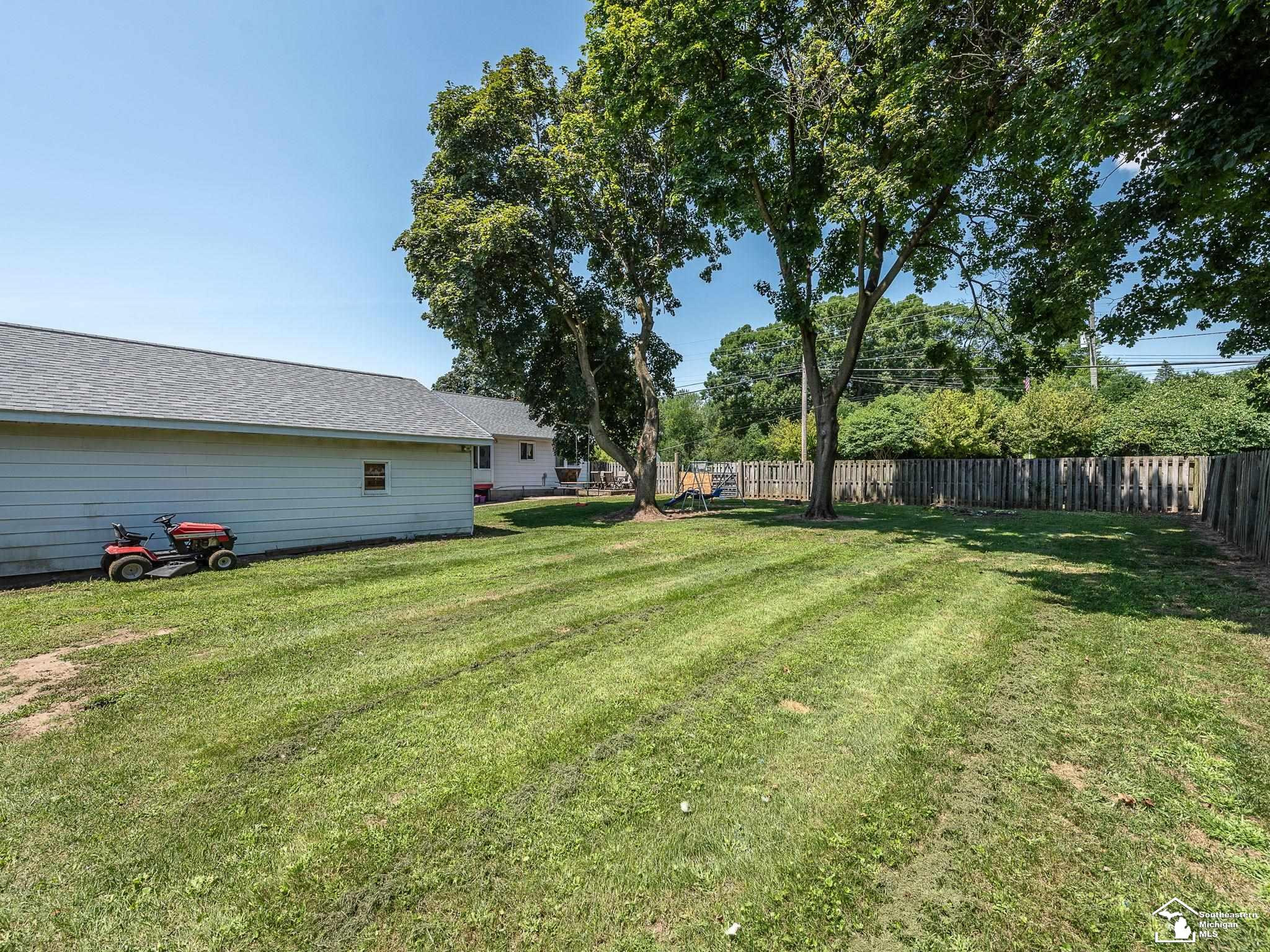 12790 Beaver, Carleton, MI 48117 — Photo 28