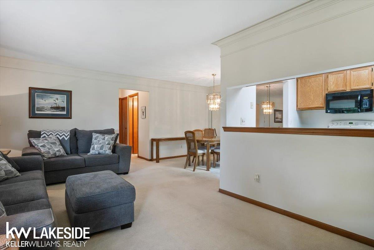 49266 Ashley Court, Utica, MI 48315 — Photo 4