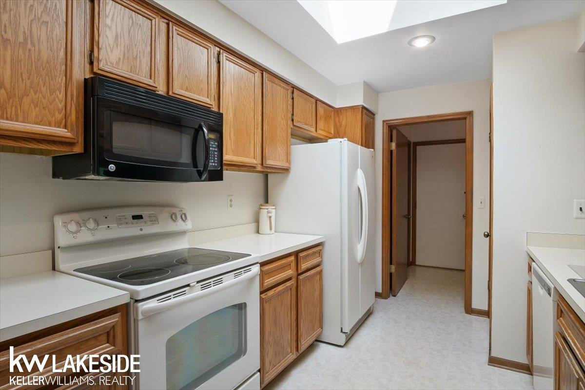 49266 Ashley Court, Utica, MI 48315 — Photo 9