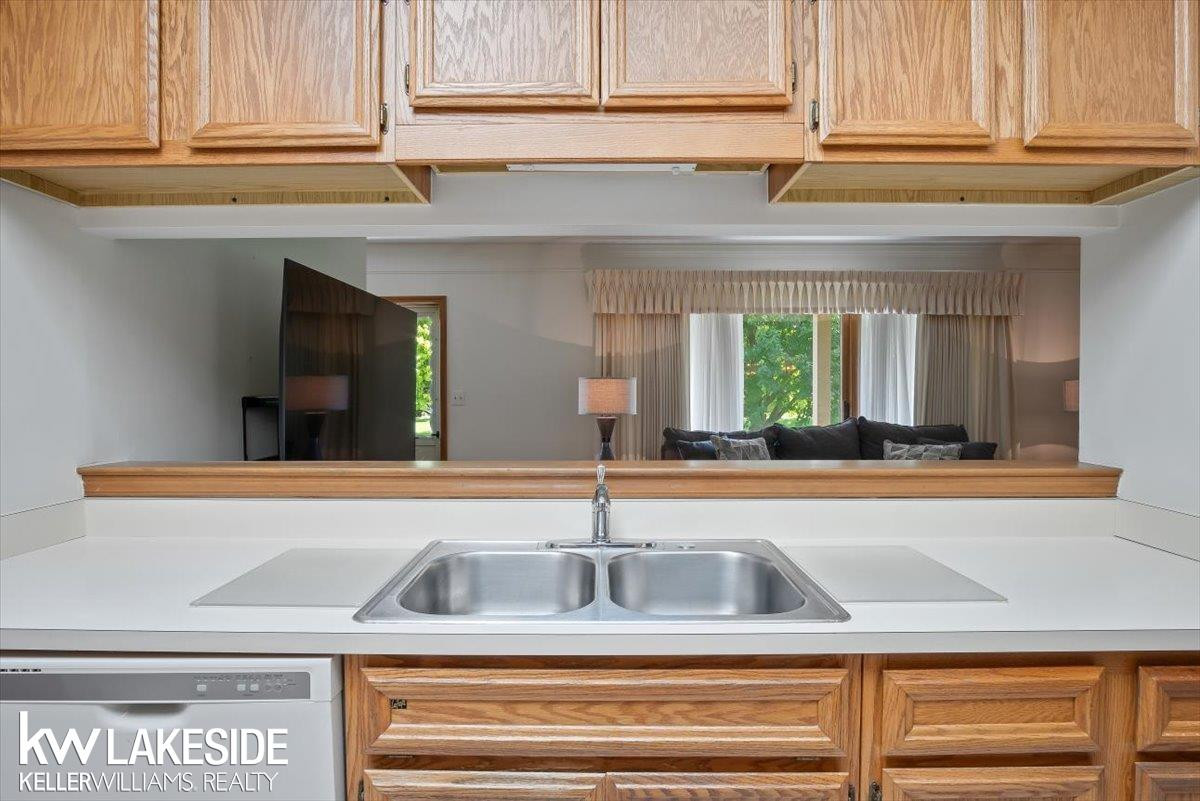 49266 Ashley Court, Utica, MI 48315 — Photo 12