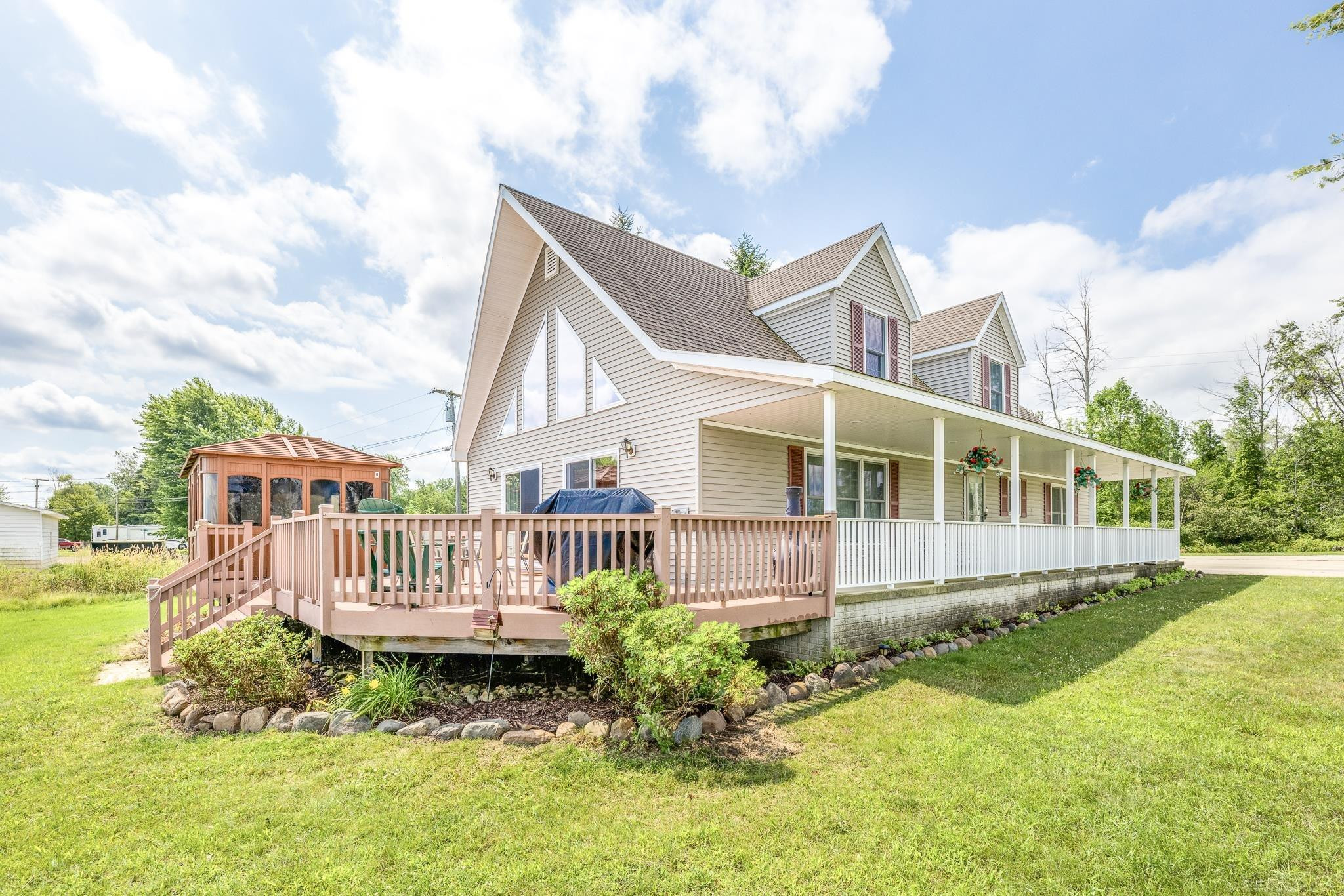 5020 Shorefront Lane, MI — front exterior