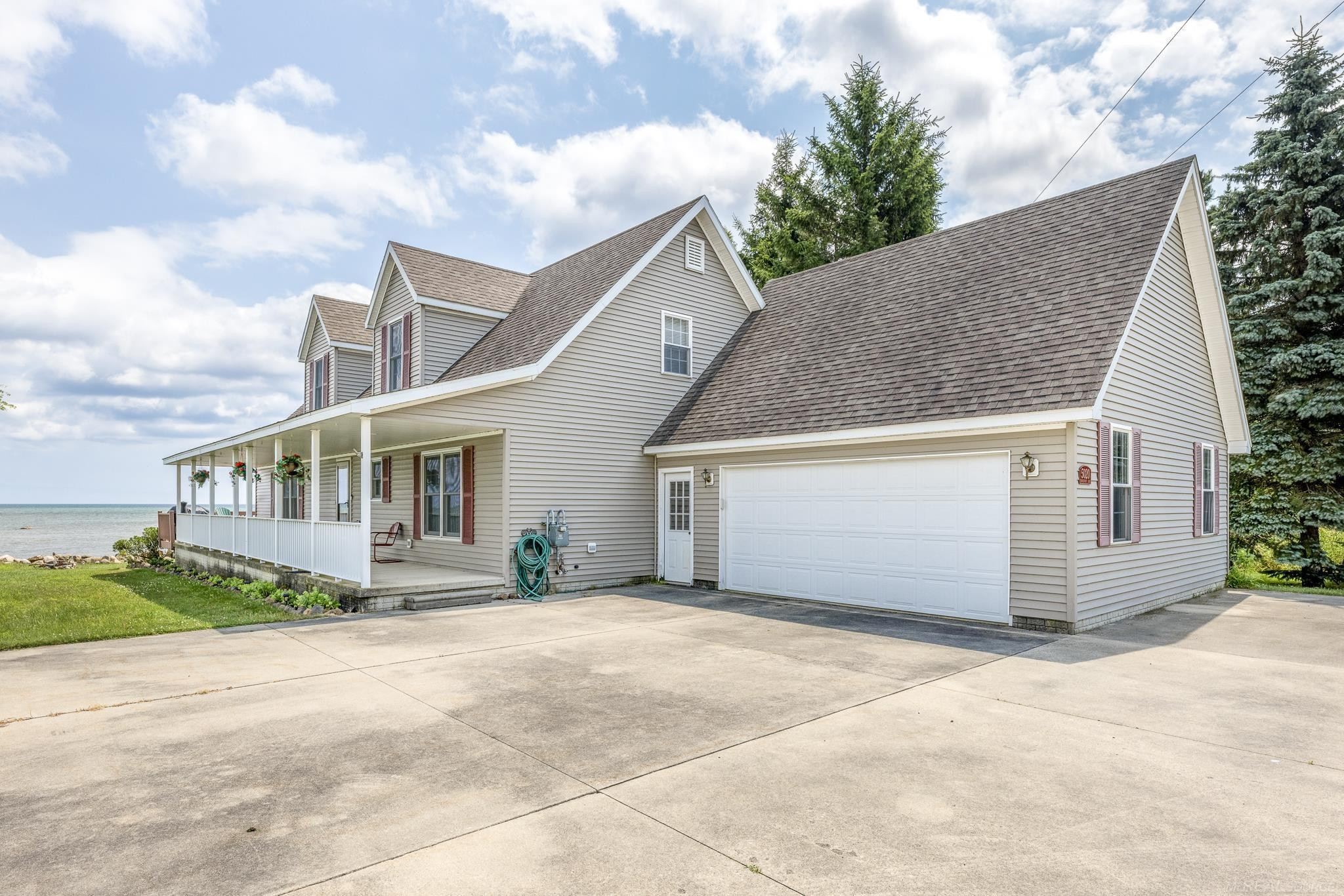 5020 Shorefront Lane, MI — Photo 3