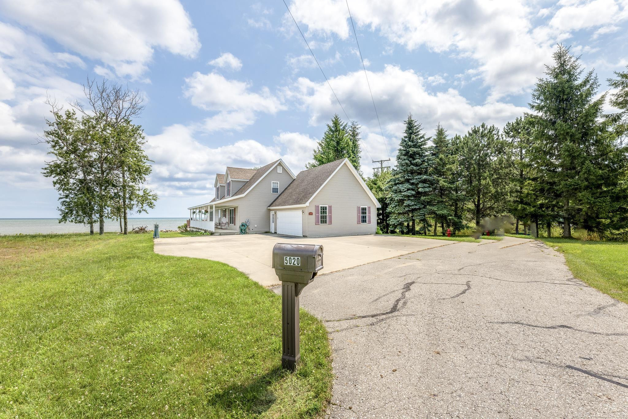 5020 Shorefront Lane, MI — Photo 4