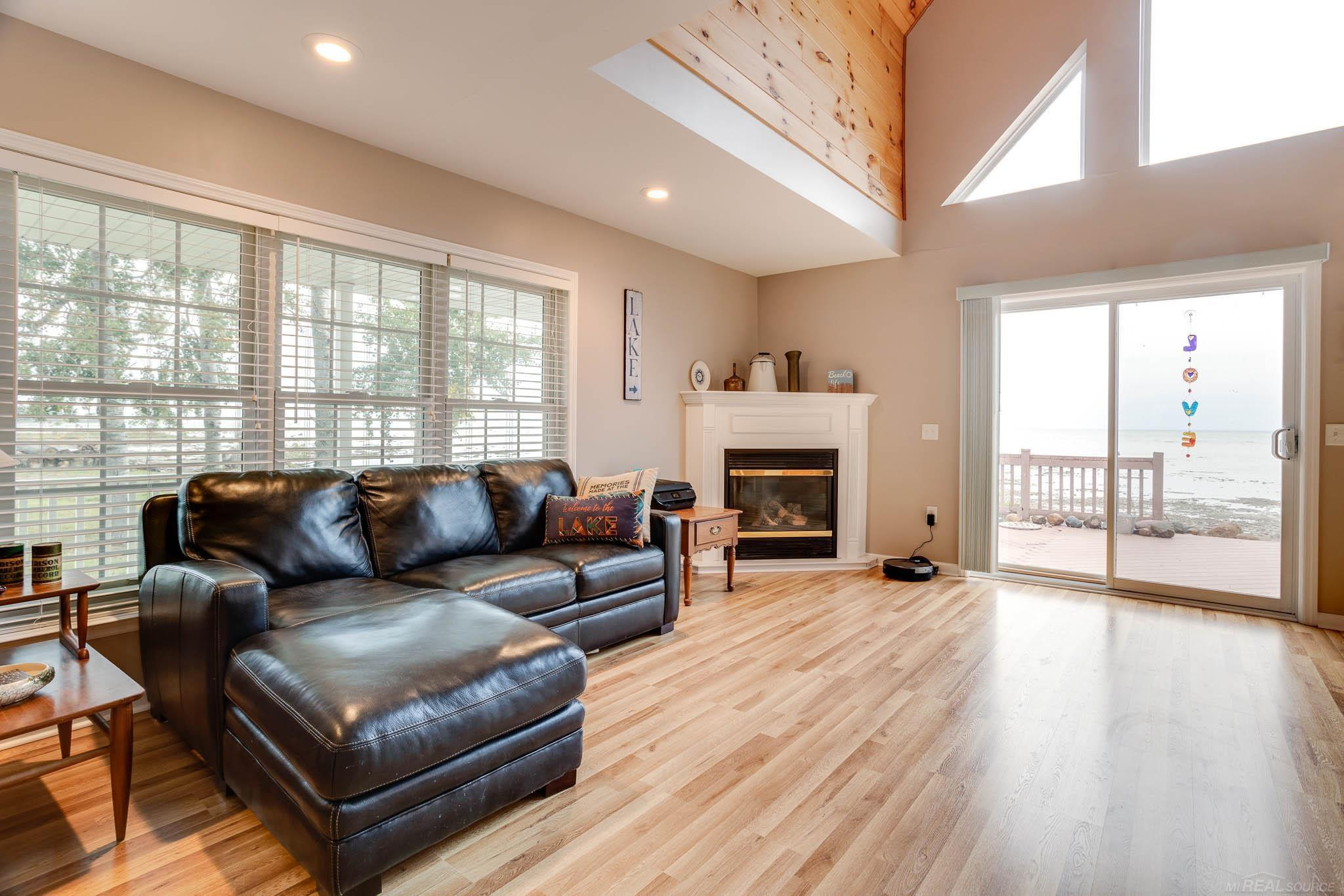 5020 Shorefront Lane, MI — Photo 12