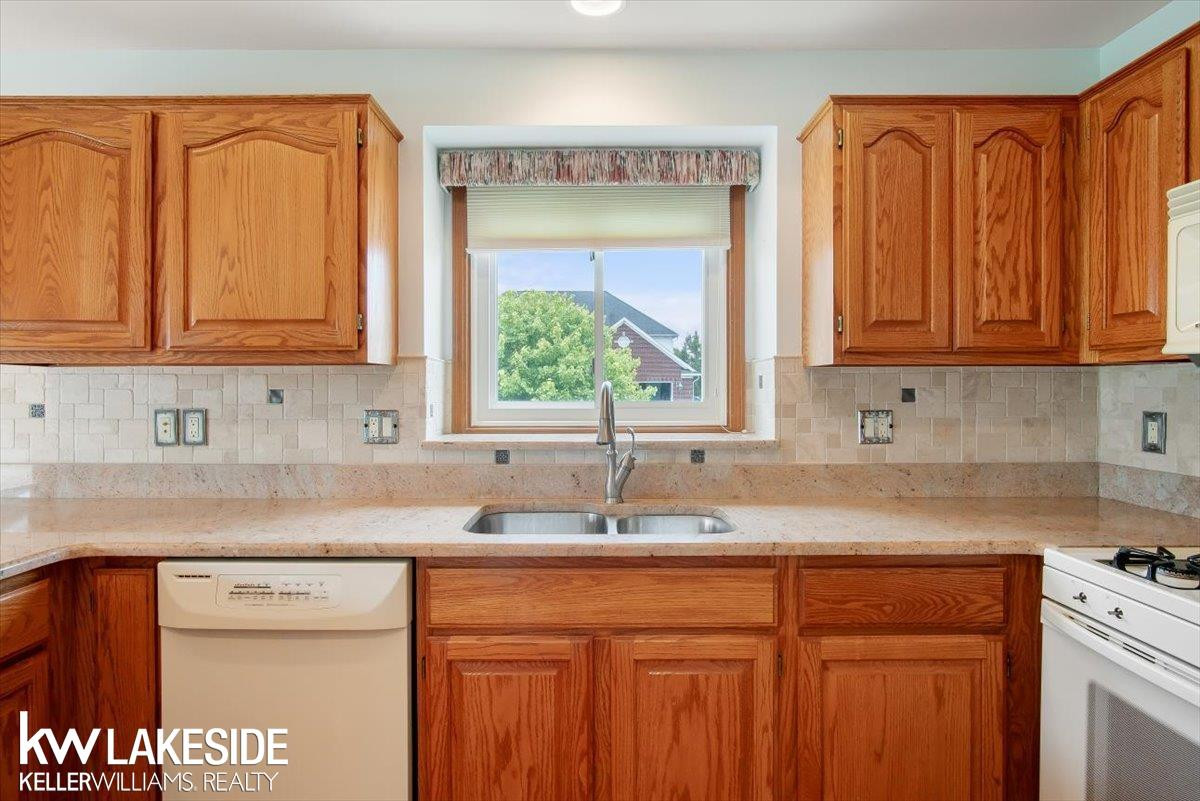 54296 Jack Drive, Macomb, MI 48042 — Photo 12
