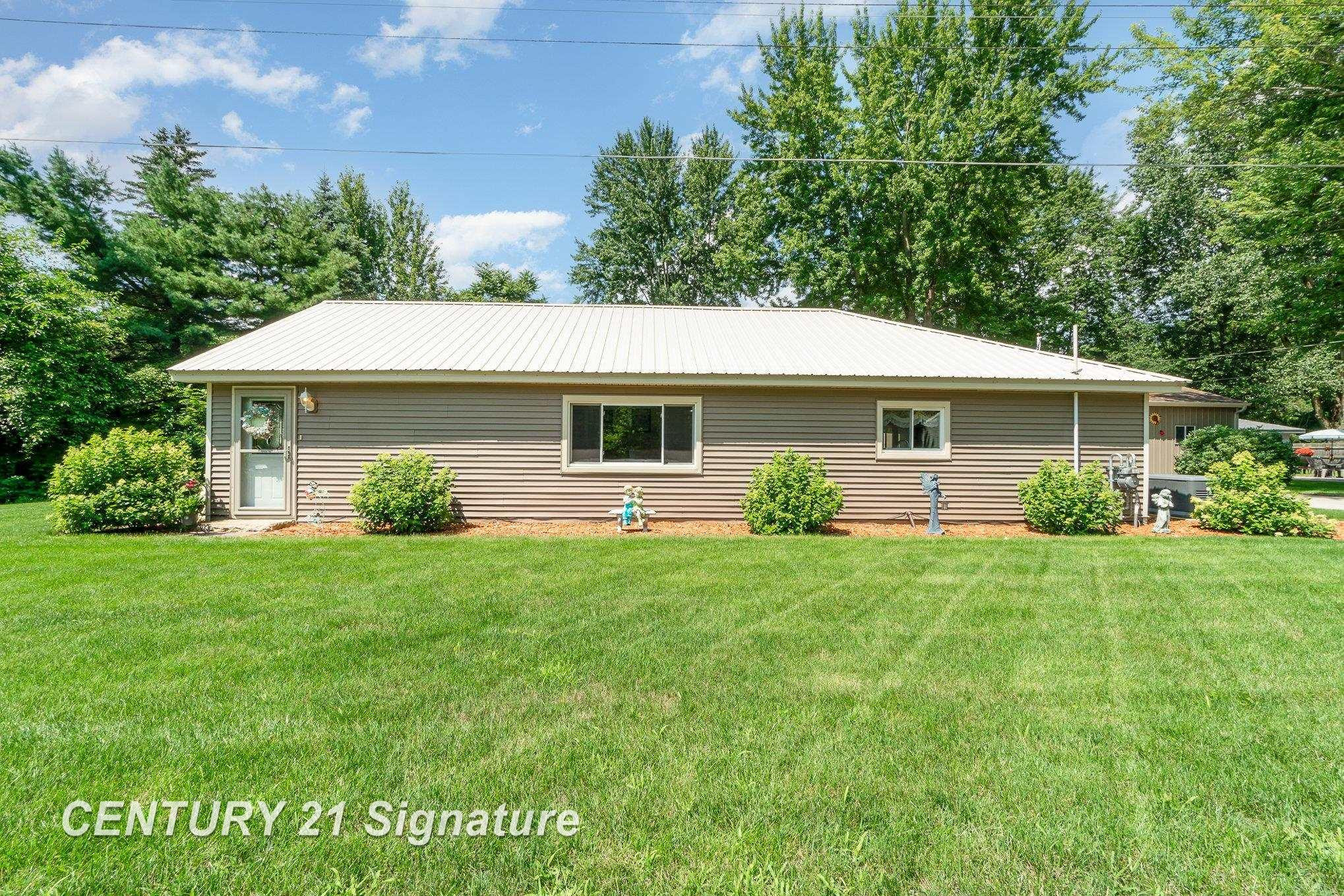 1015 Park Court, Saint Charles, MI 48655 — Photo 2