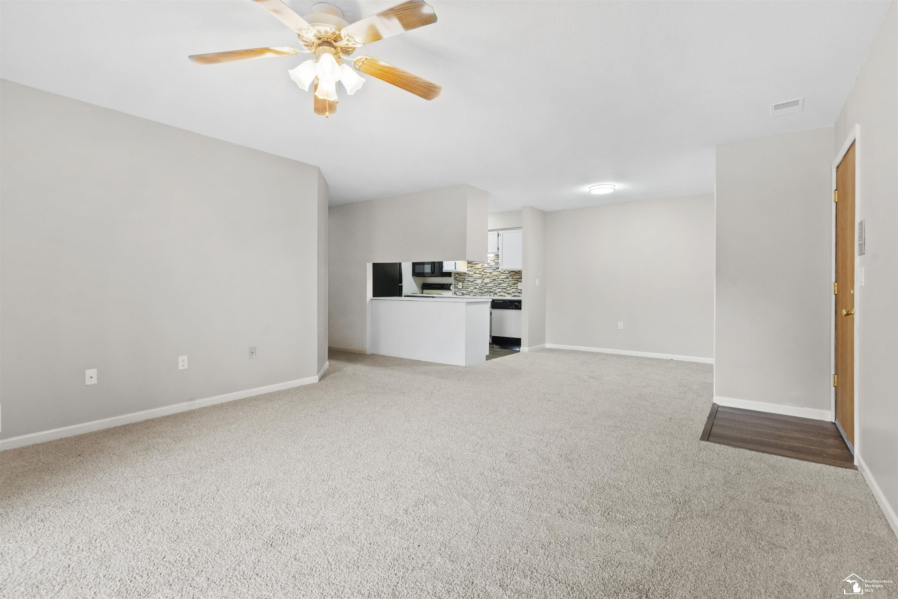 1405 Harbour, 145, Trenton, MI 48183 — Photo 4
