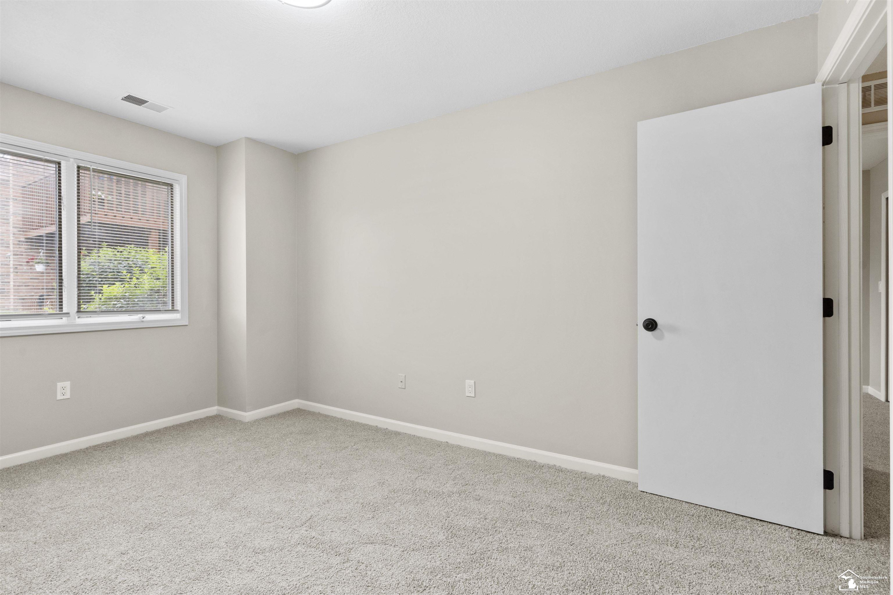 1405 Harbour, 145, Trenton, MI 48183 — Photo 16
