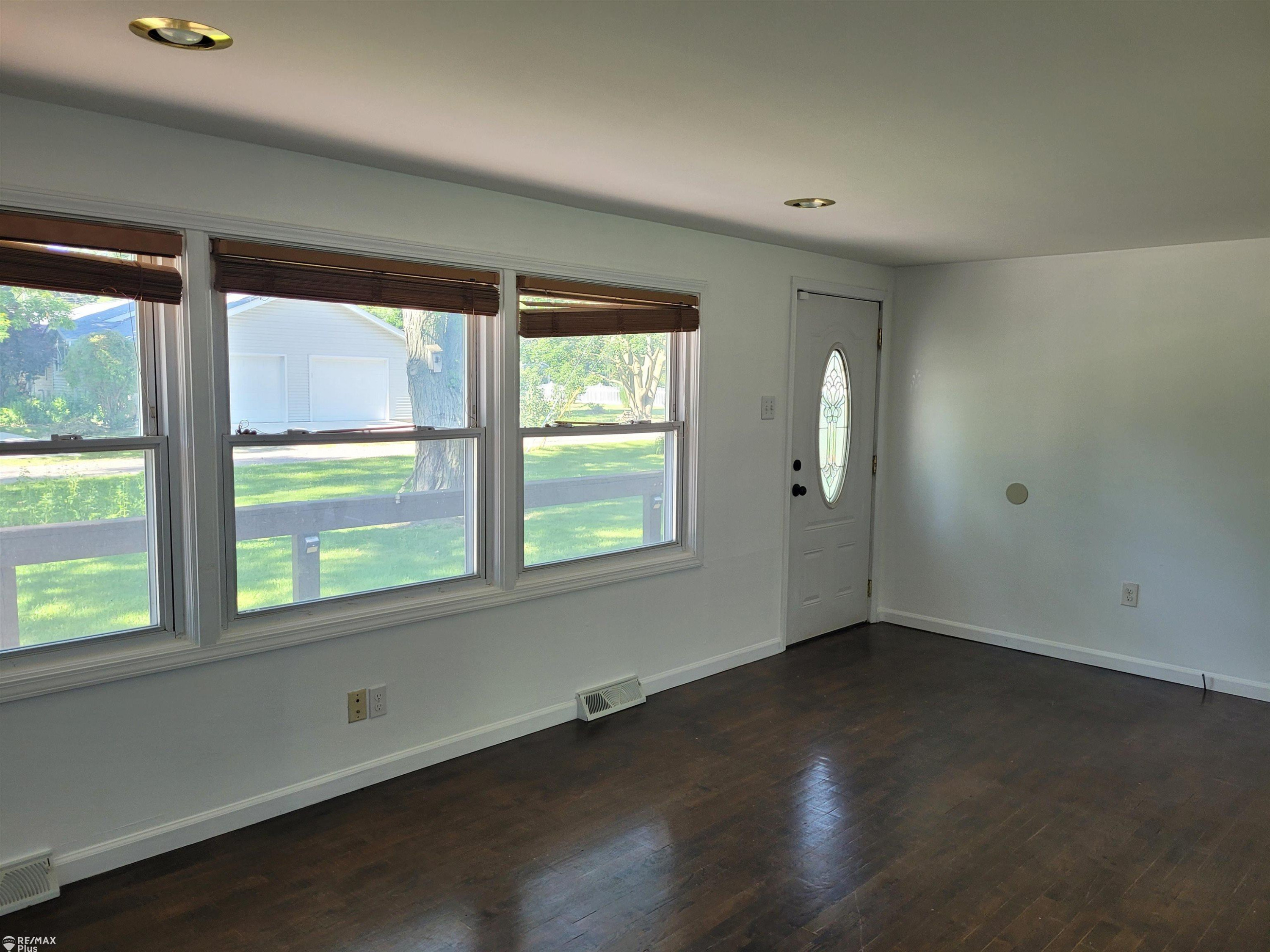 1307 Sharon, Lapeer, MI 48446 — Photo 3