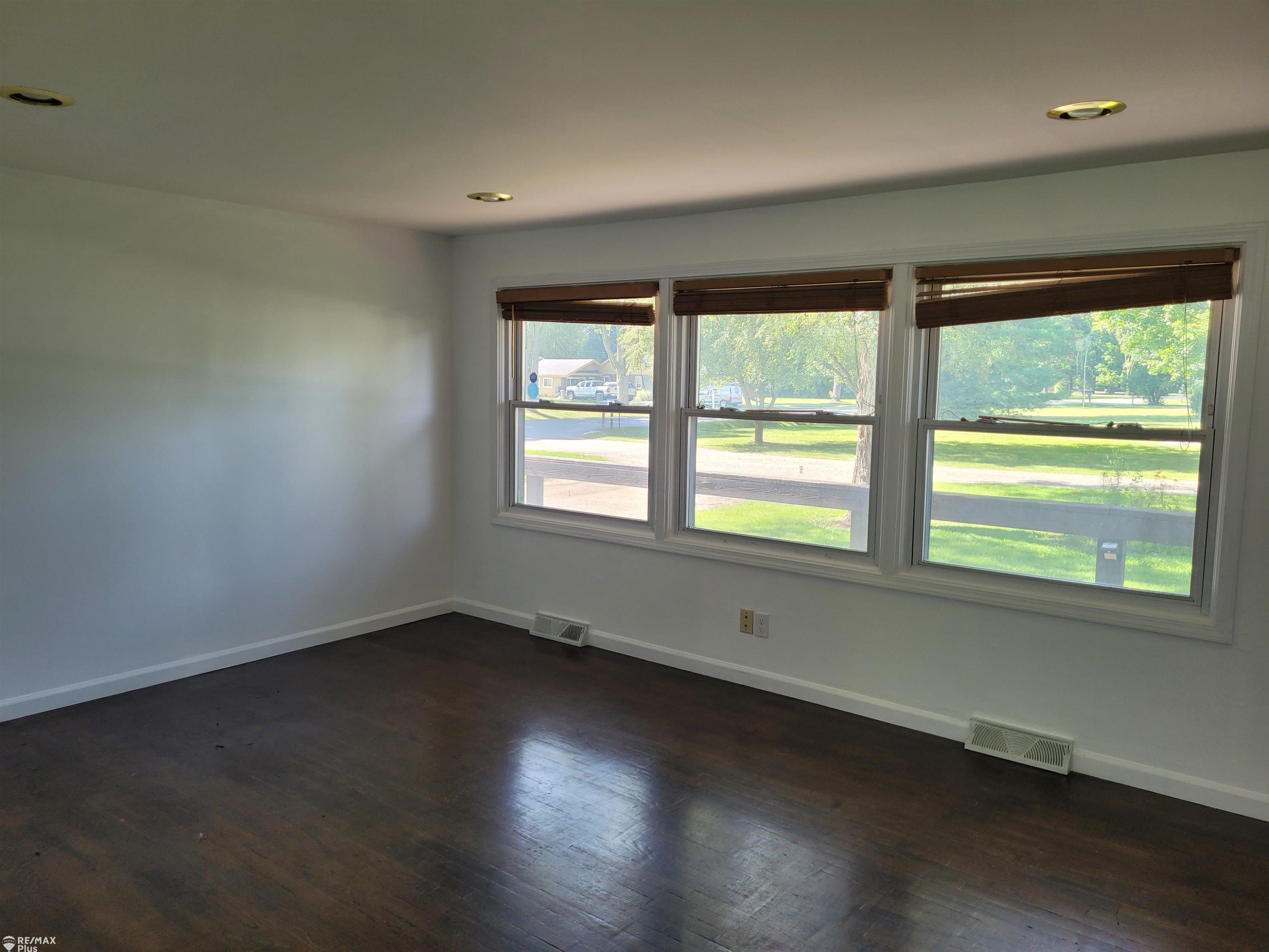 1307 Sharon, Lapeer, MI 48446 — Photo 4