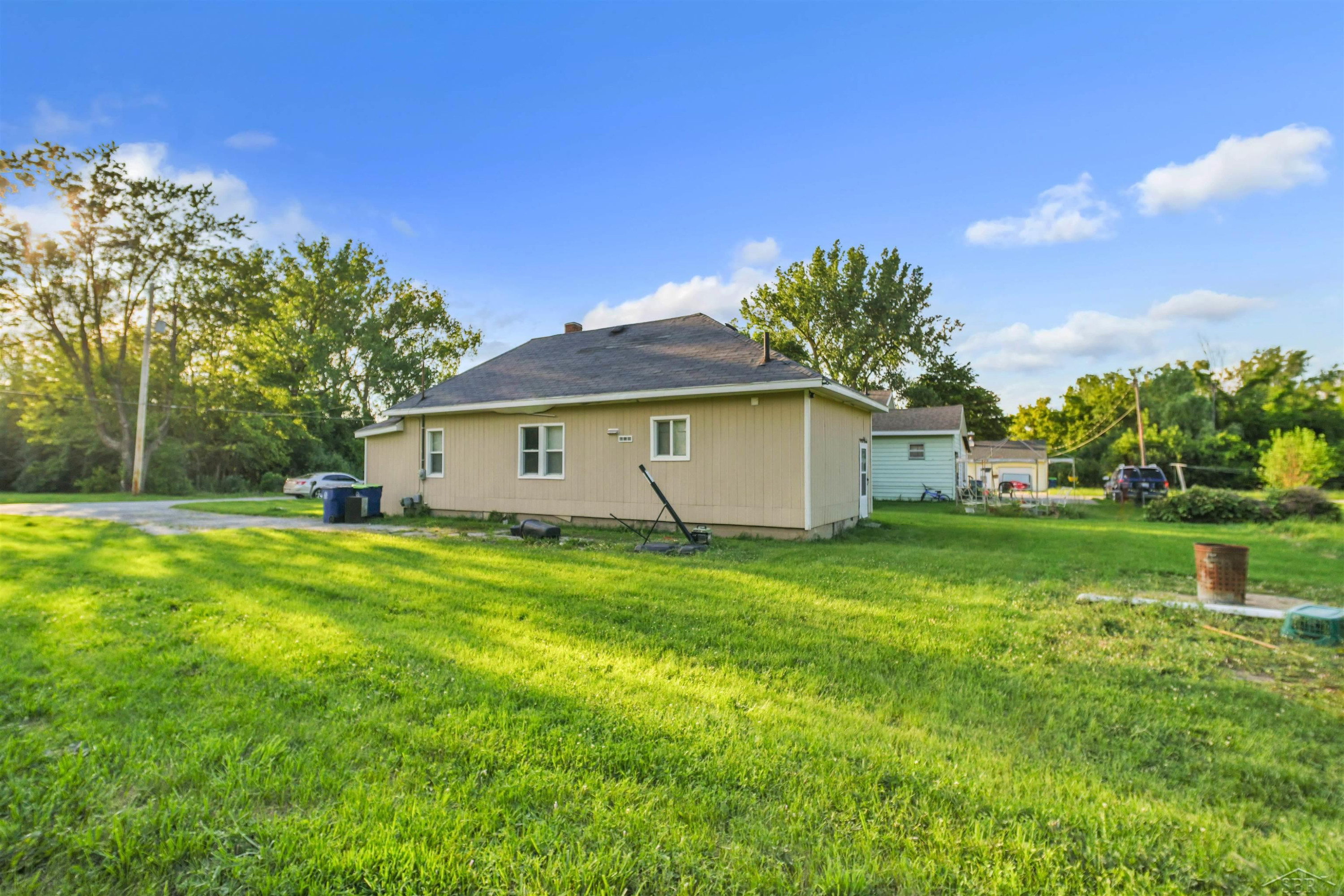 630 N 26TH Street, Saginaw, MI 48601 — Photo 2