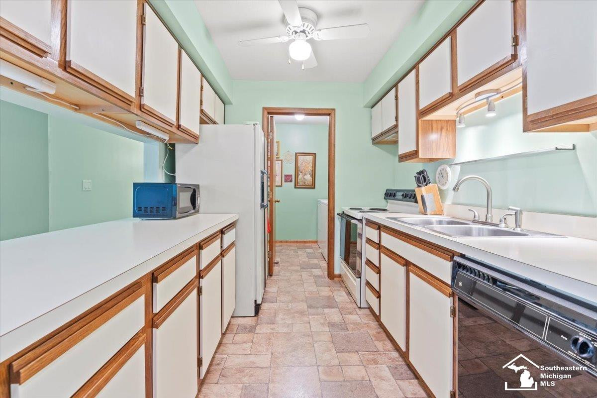 1315 Harbour, 3, Trenton, MI 48183 — Photo 9