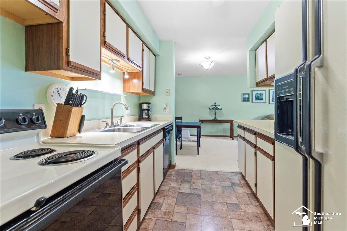 1315 Harbour, 3, Trenton, MI 48183 — Photo 11