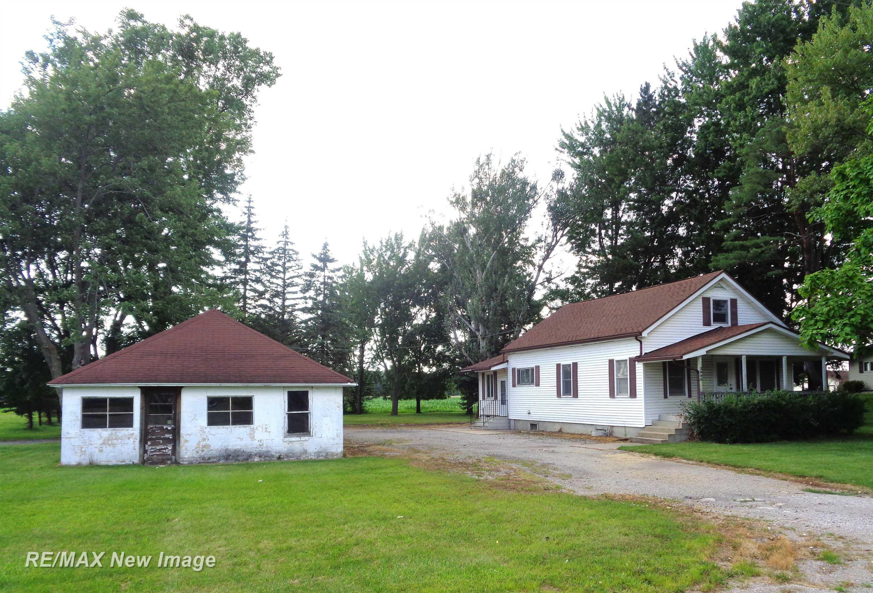 3996 East Road, Saginaw, MI 48601 — front exterior