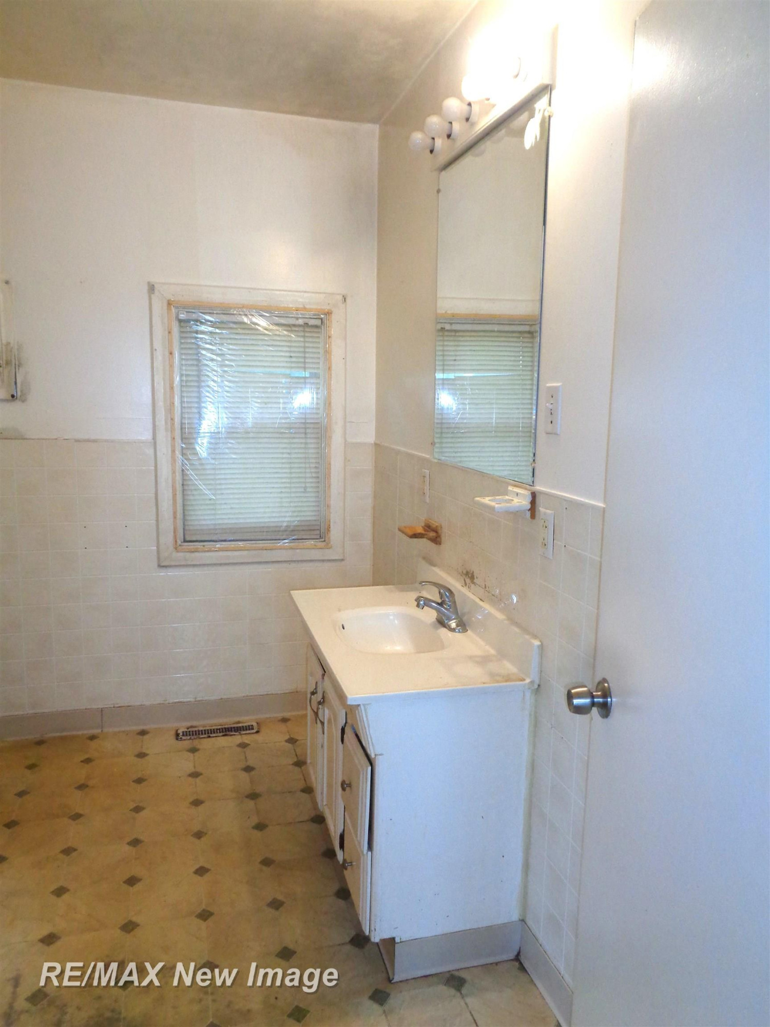 3996 East Road, Saginaw, MI 48601 — Photo 11