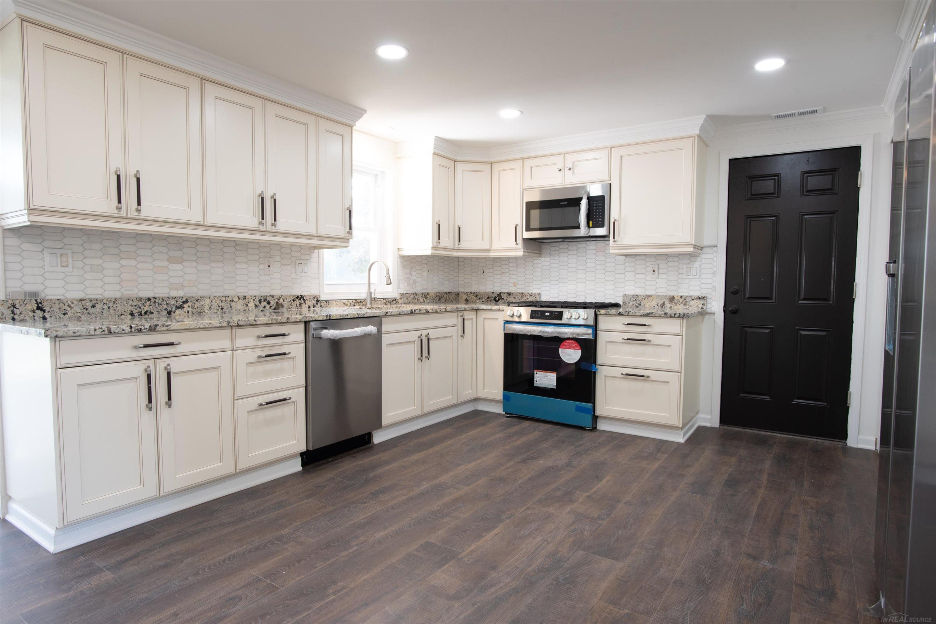 21630 Chester Road, MI — Photo 11