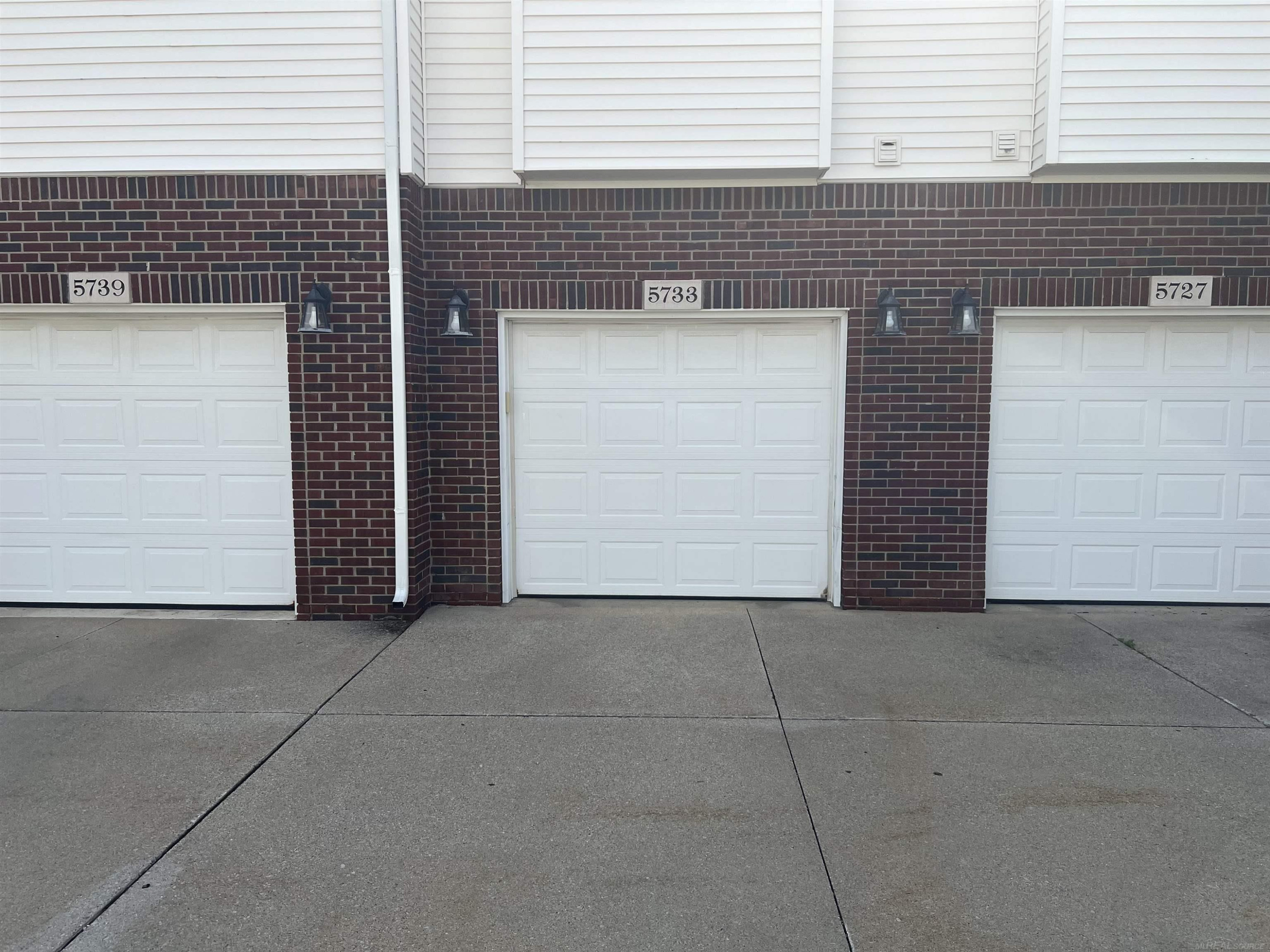 5733 twin oaks Drive, Sterling Heights, MI 48314 — Photo 2