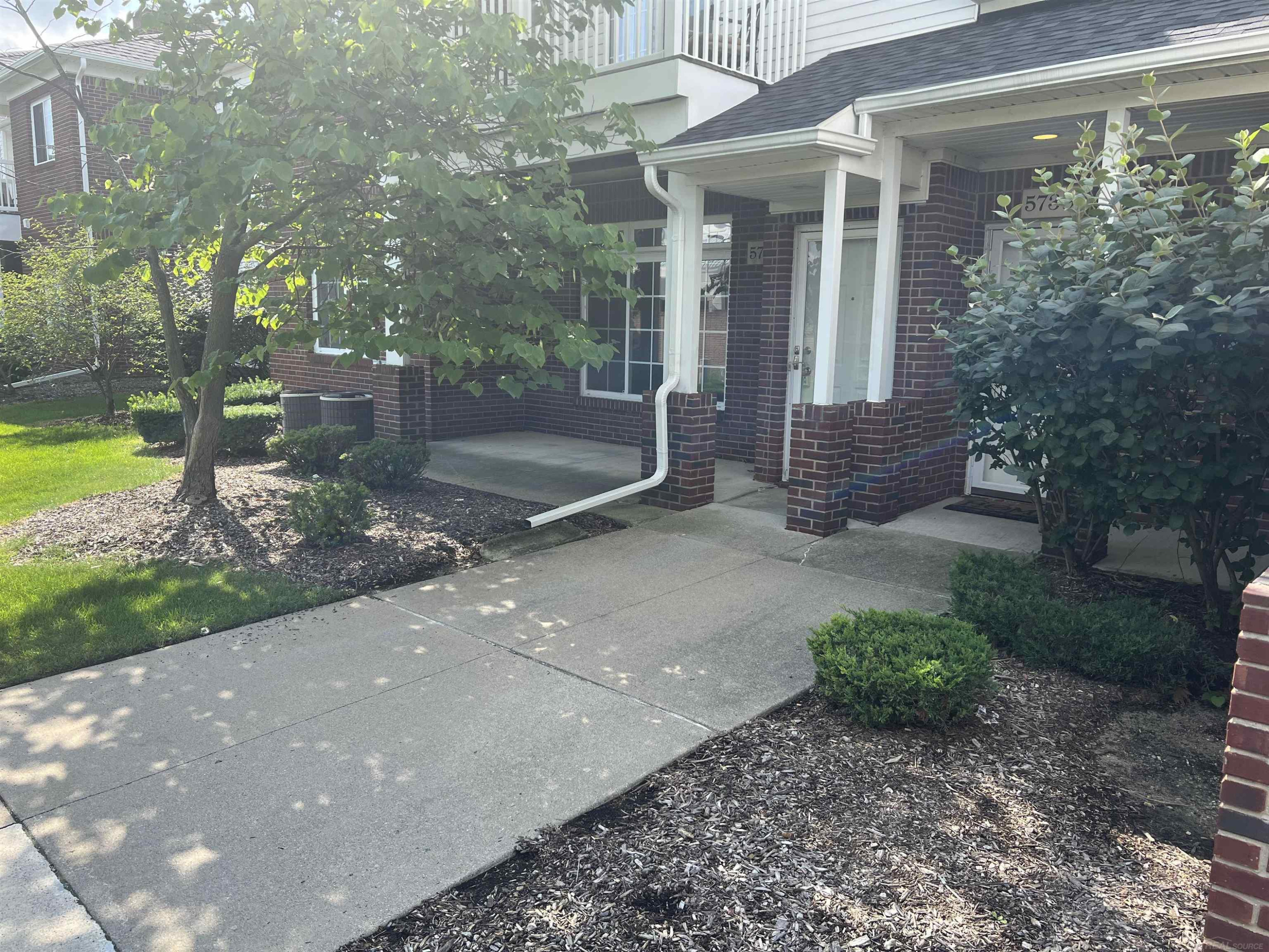 5733 twin oaks Drive, Sterling Heights, MI 48314 — Photo 3