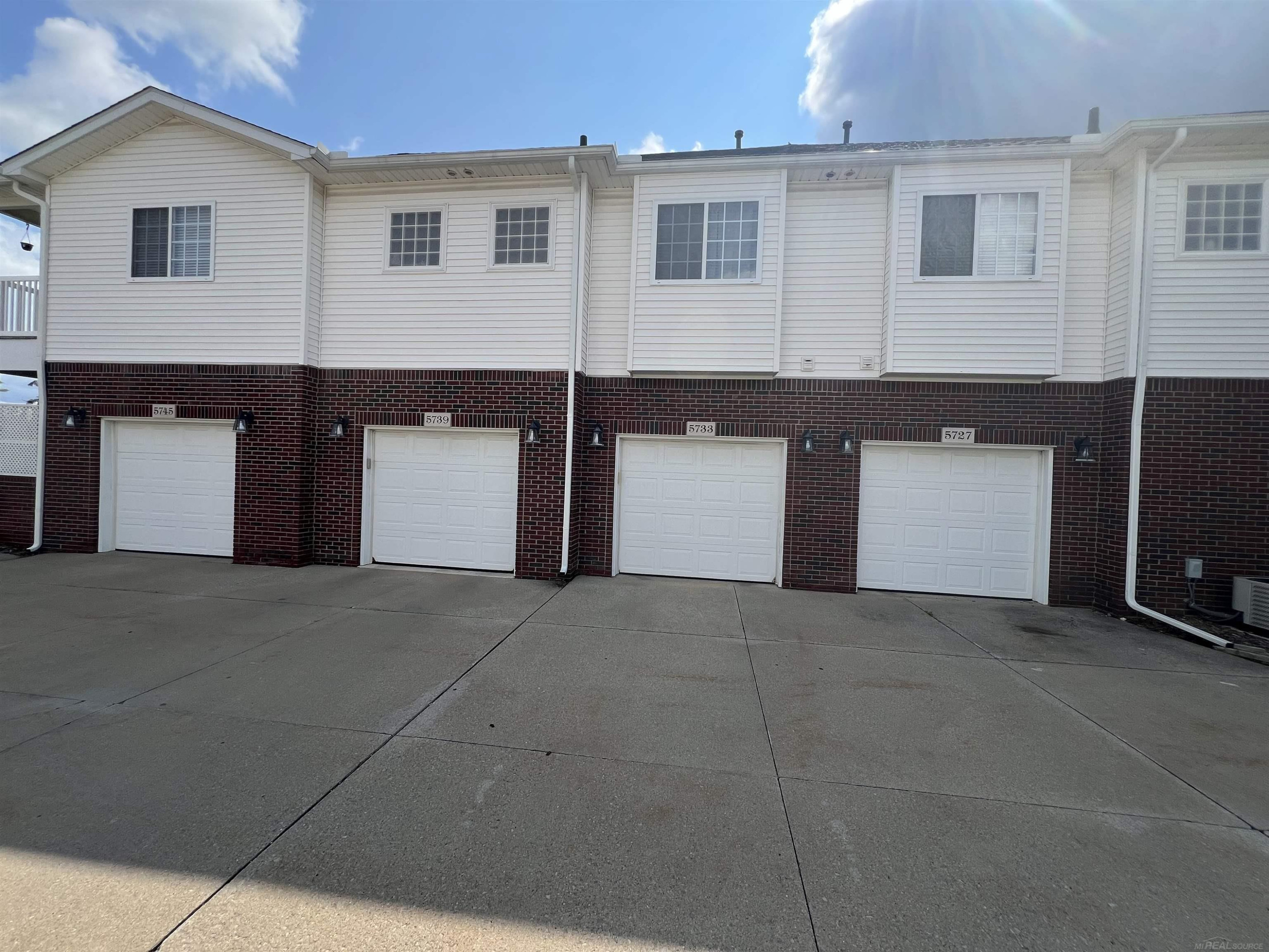 5733 twin oaks Drive, Sterling Heights, MI 48314 — Photo 4