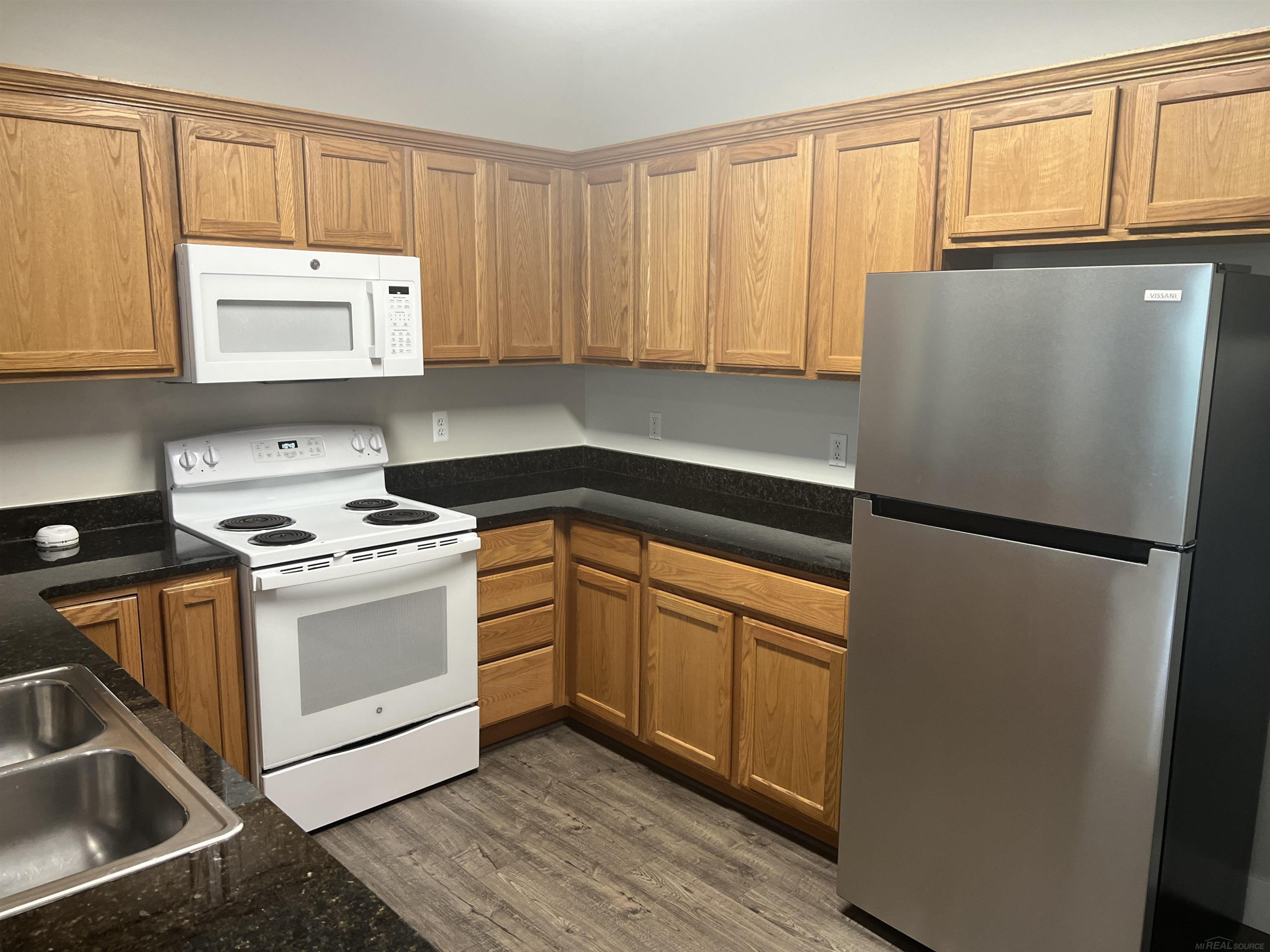 5733 twin oaks Drive, Sterling Heights, MI 48314 — Photo 11
