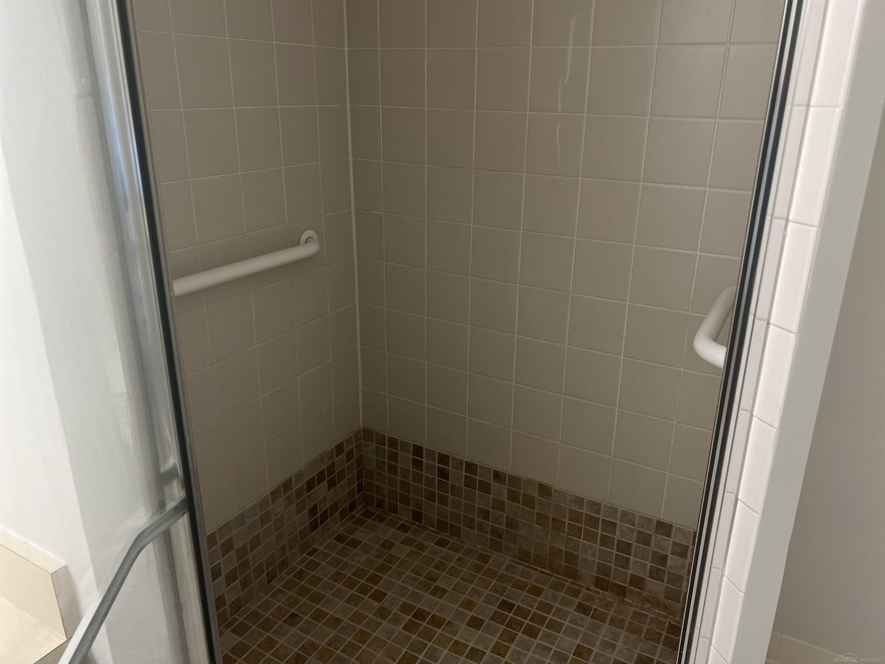 5733 twin oaks Drive, Sterling Heights, MI 48314 — Photo 15