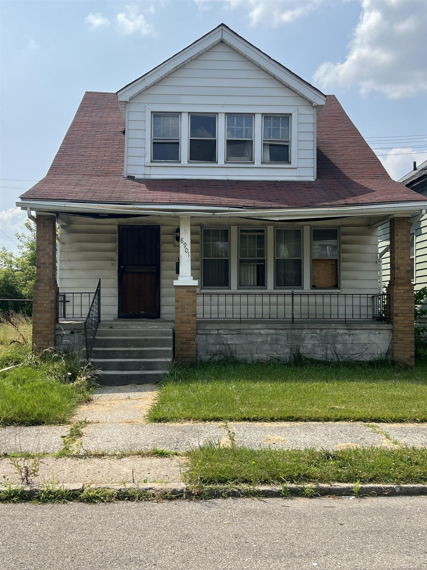 8901 Isham Avenue, Detroit, MI 48213 — front exterior